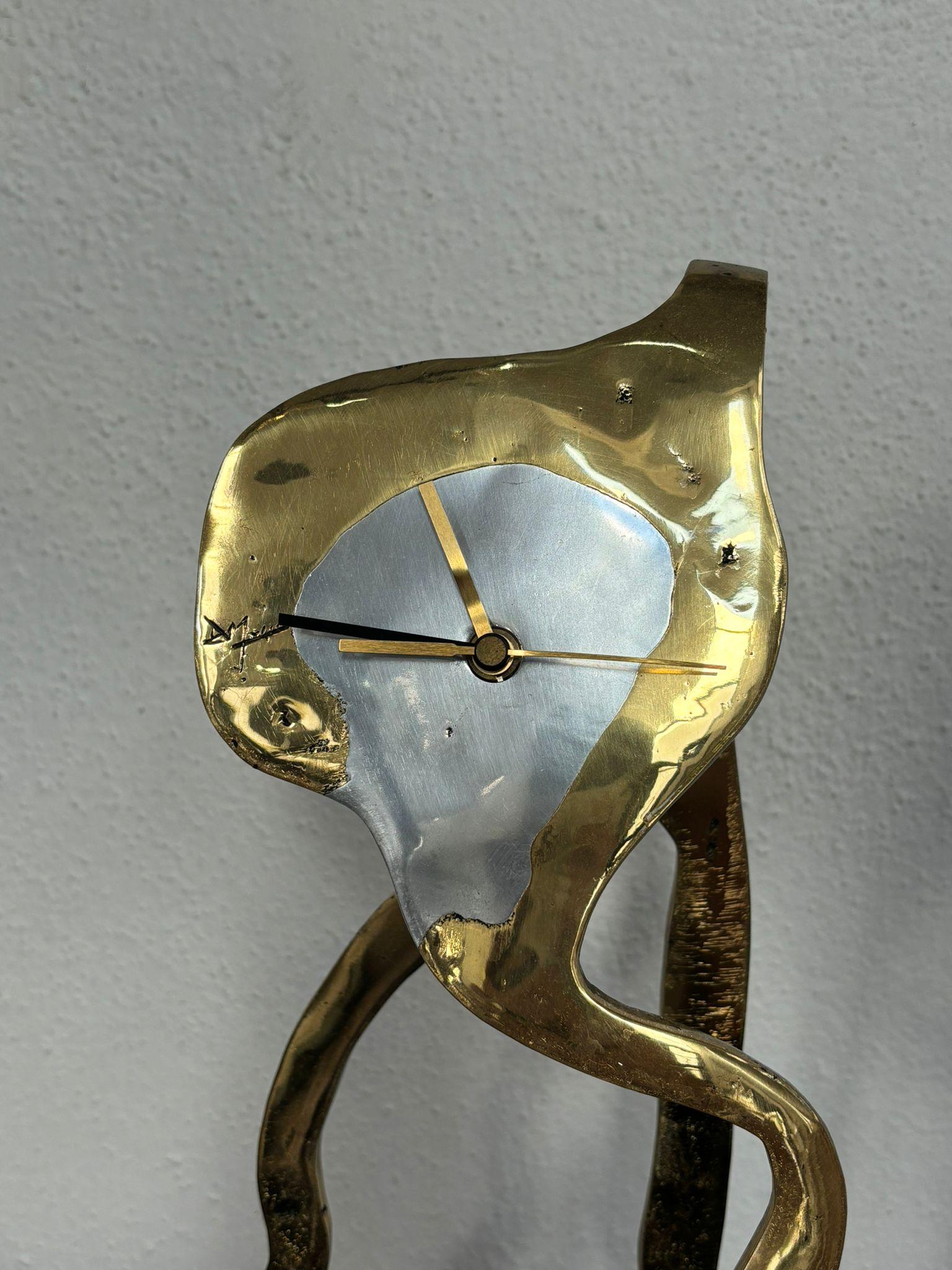 Brutalisme Horloge Octopus D005 fabriquée à la main en laiton moulé et aluminium en vente