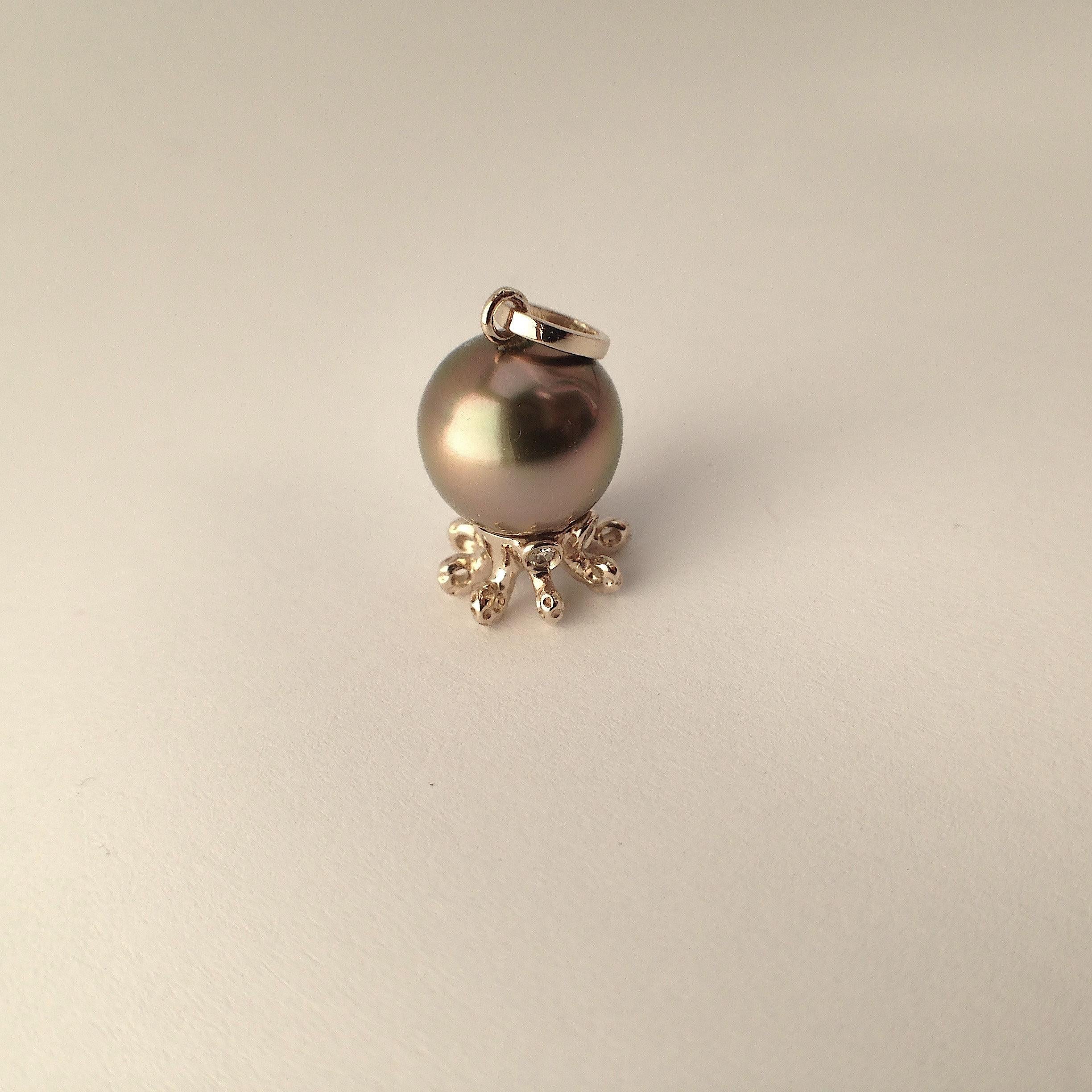 Octopus Diamond White 18 Karat Gold Tahitian Pearl Pendant or Necklace In New Condition In Bussolengo, Verona