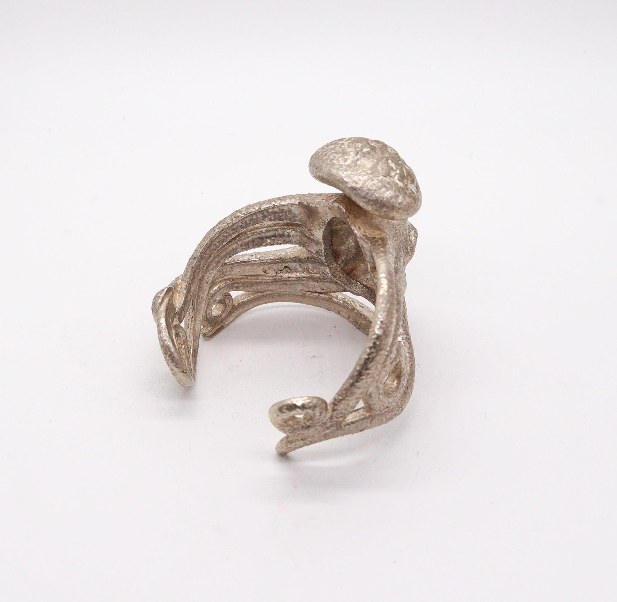 OCTOPUS Bracciale scultoreo italiano in argento massiccio .925 In condizioni ottime in vendita a Miami, FL