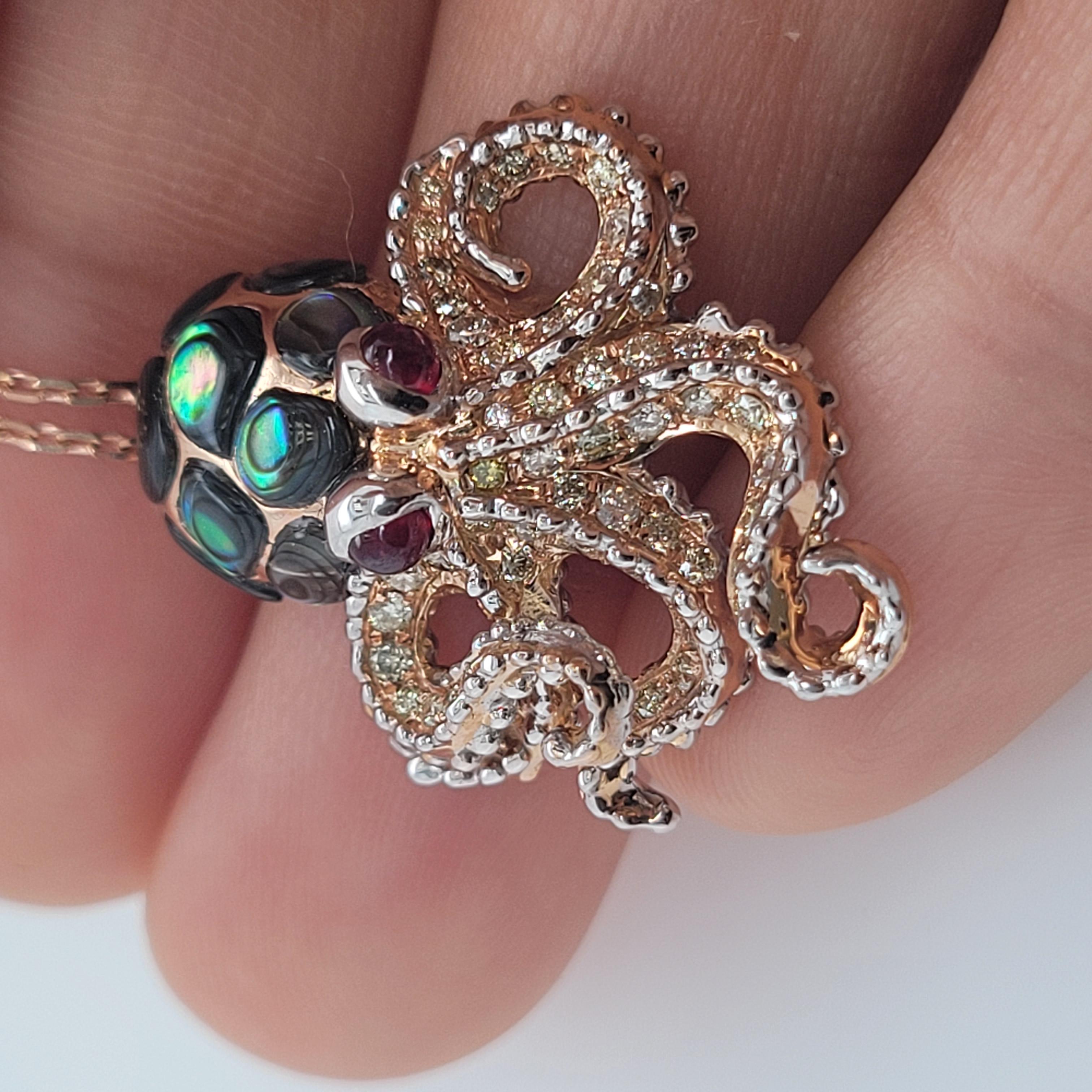 Pendentif forme de pieuvre en or 18 carats, diamants, rubis et coquille de perle Neuf - En vente à Hong Kong, HK