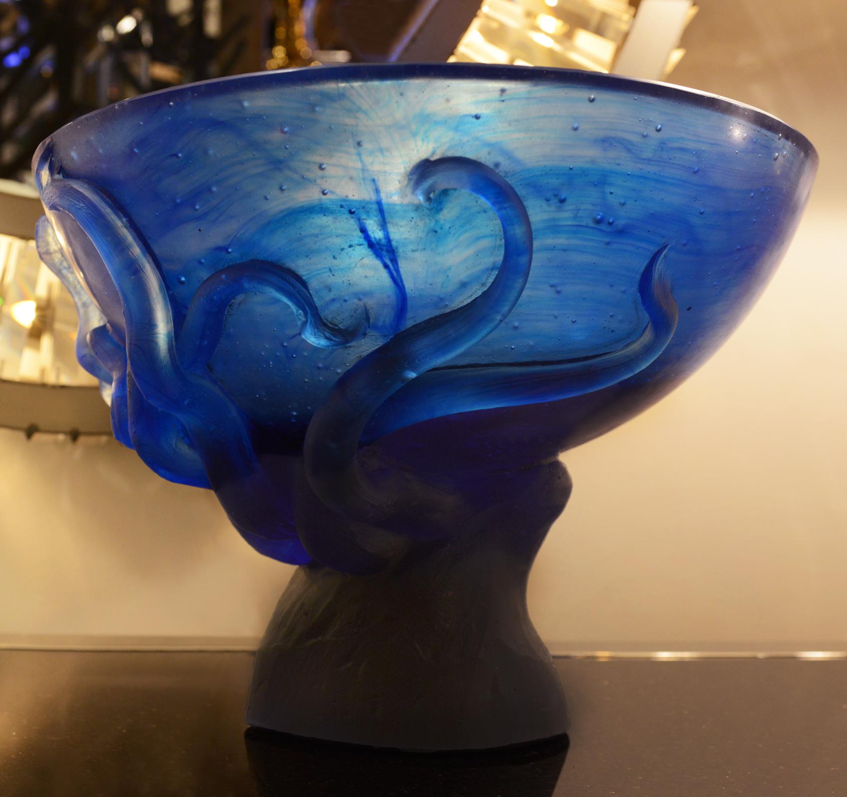 Vase octopus in blue pure glass paste, all handcrafted,
it takes 36 hours to be dry and strong, all in pure glass 
paste, hand carved. Exceptional and unique
piece, made in France in 2019.