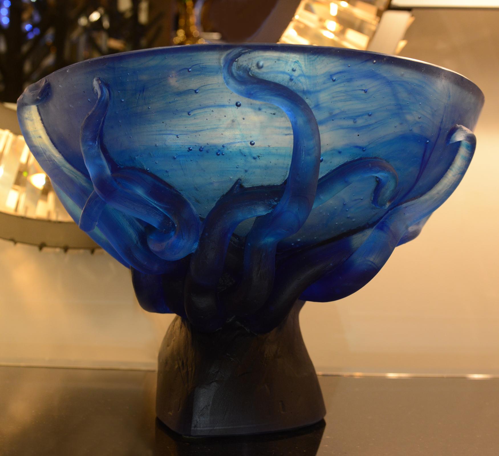 XXI secolo e contemporaneo Vaso Octopus in pasta di vetro pura blu in vendita