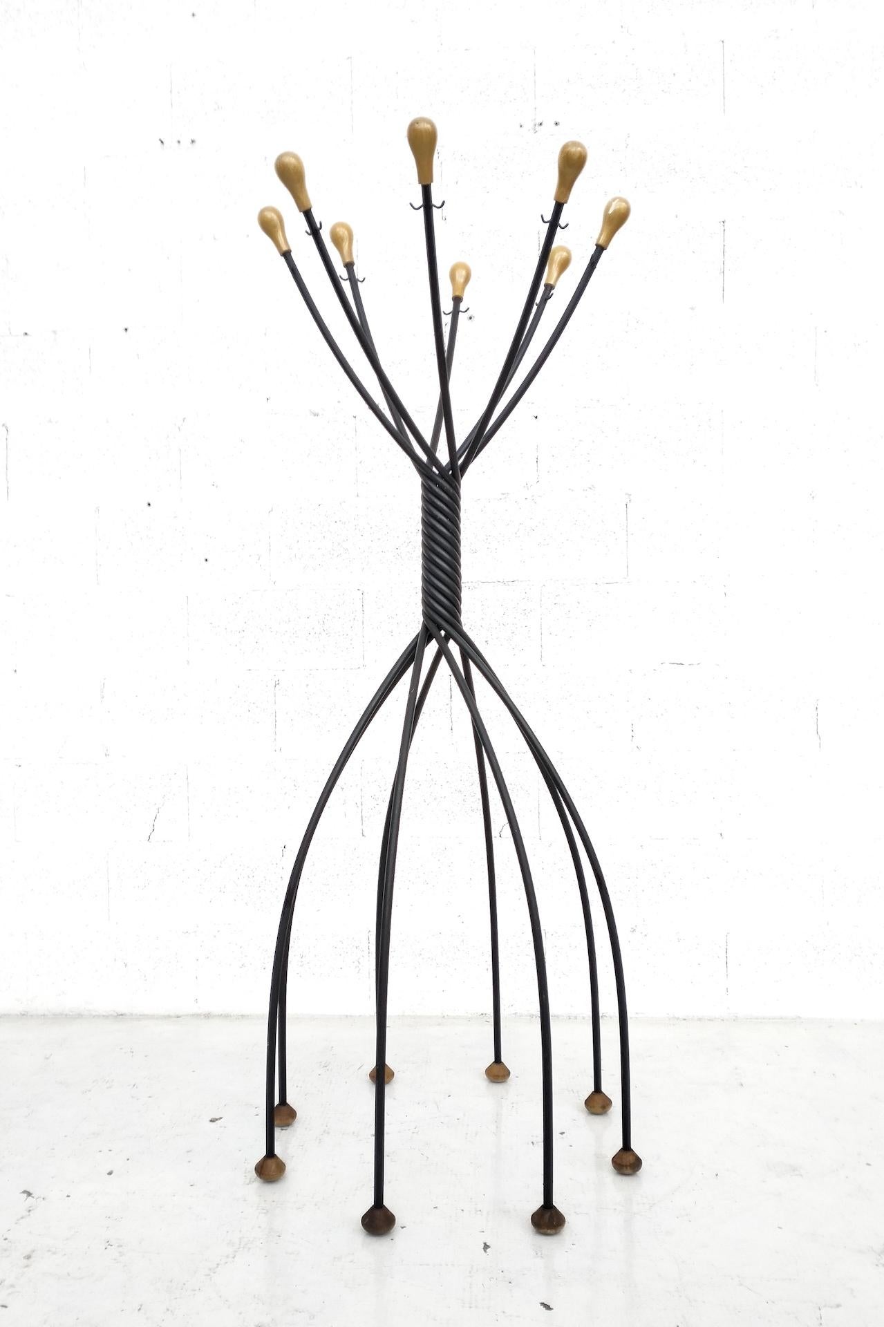 Octopus wooden and metal coat rack by De Pas, D’Urbino, Lomazzi for Zanotta  90s In Good Condition For Sale In Padova, IT