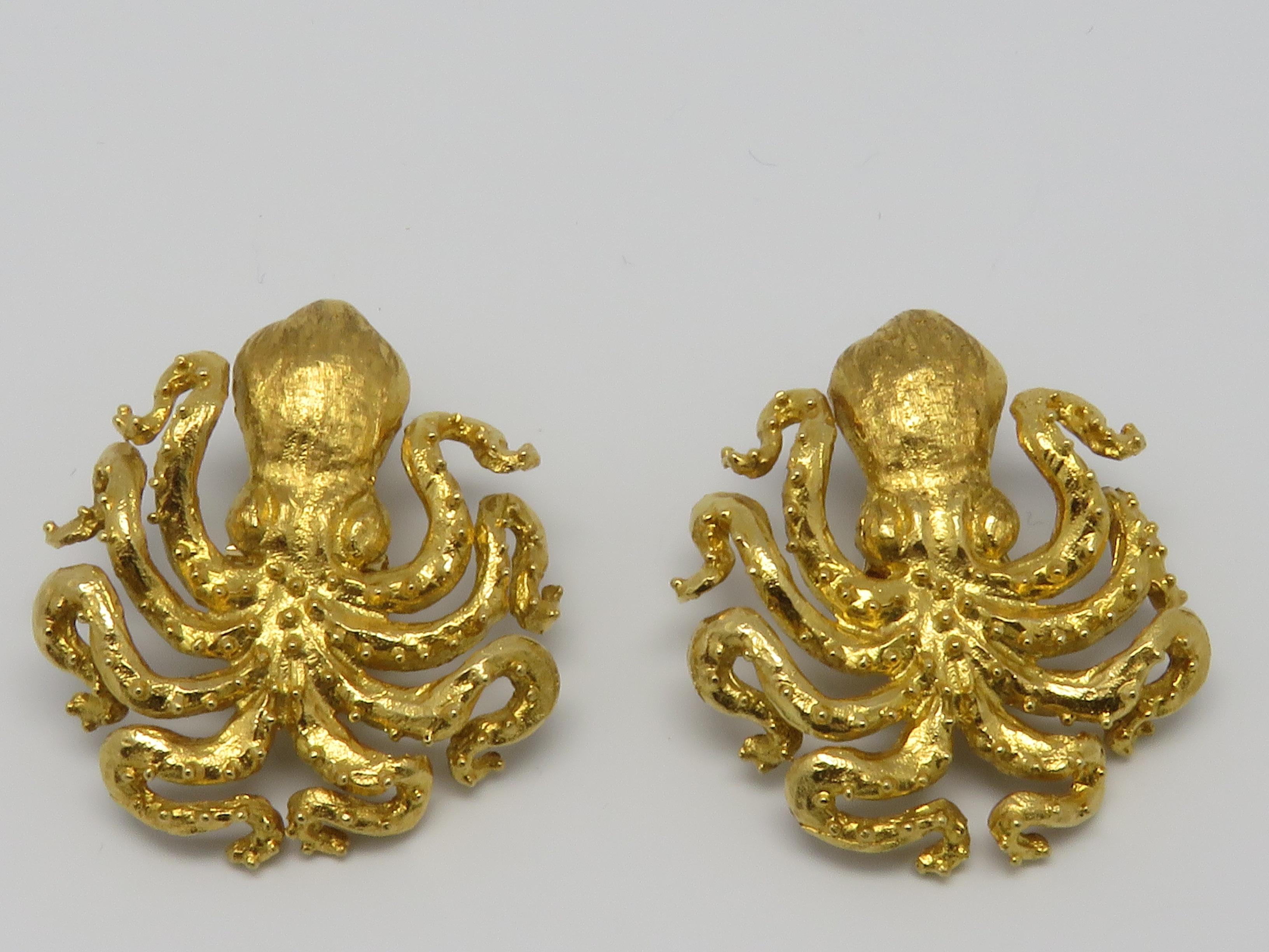 Pair of gold 750/1000  ear clips , 