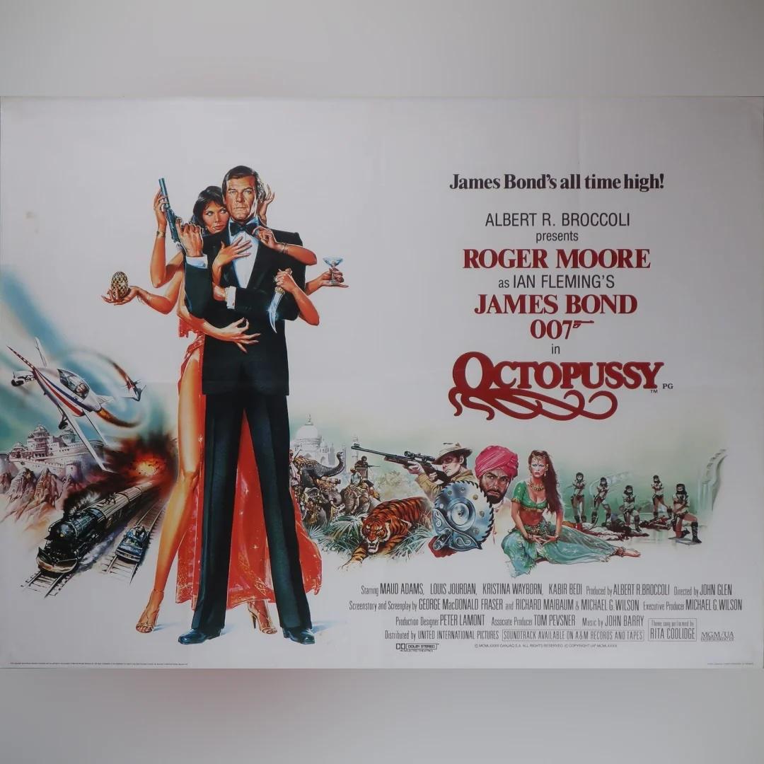 Octopussy (1983)
Original British Quad (30 X 40 Zoll)

Dieses seltene Originalplakat aus dem Vereinigten Königreich stammt von dem bekannten Plakatillustrator Renato Casaro und wurde für die Erstveröffentlichung des Films gestaltet.  Mit der