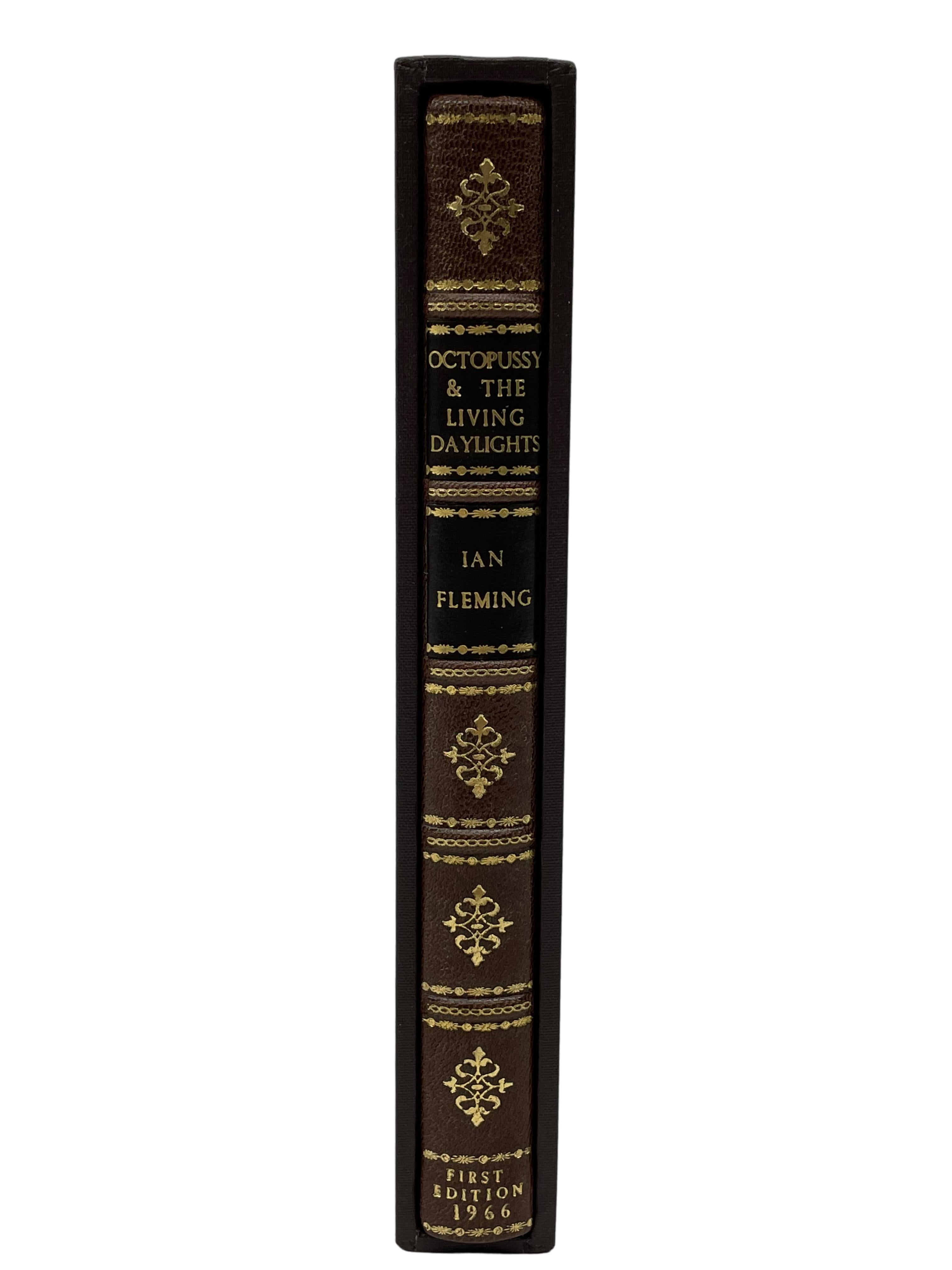 Milieu du XXe siècle Octopussy and The Living Daylights de Ian Fleming, première édition au Royaume-Uni, 1966 en vente