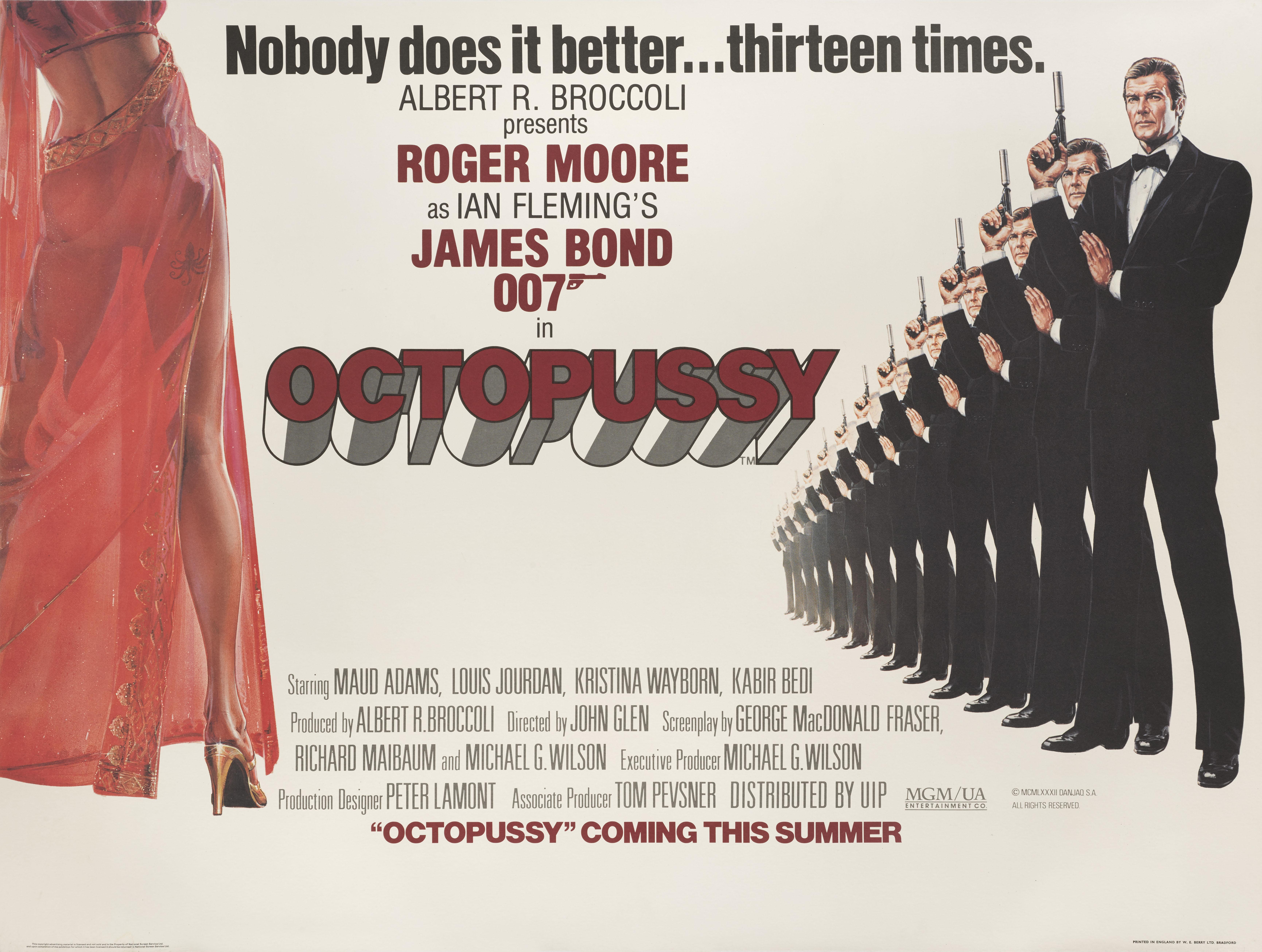 Originales britisches Filmplakat für den James-Bond-Film Octopussy (1983).
Dies ist der dreizehnte Film der James-Bond-Reihe, der von Eon Productions produziert wird, und der sechste mit Roger Moore als James Bond in der Hauptrolle. Regie führte