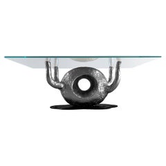 Table cubique argentée et noire 