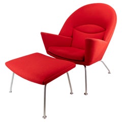 Sedia Oculus in tessuto rosso Hallingdal disegnata da Hans J. Wegner