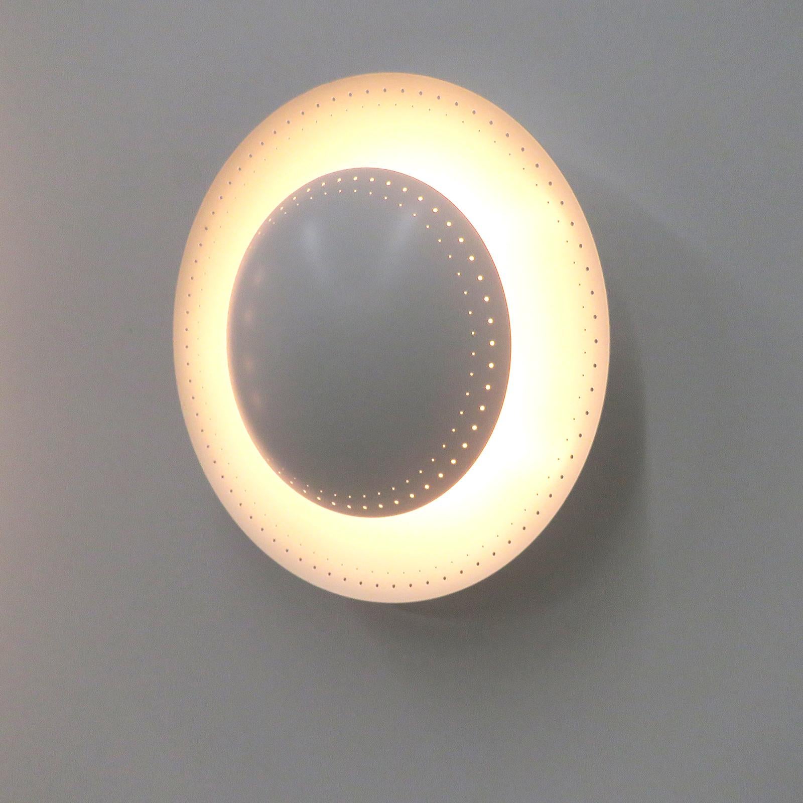 Brass Oculus Wall Light by Gallery L7 For Sale