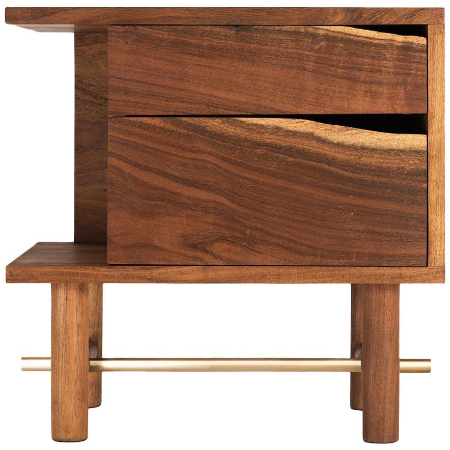 Nachttisch aus Holz in karibischem Nussbaum, Contemporary Mexican Design im Angebot