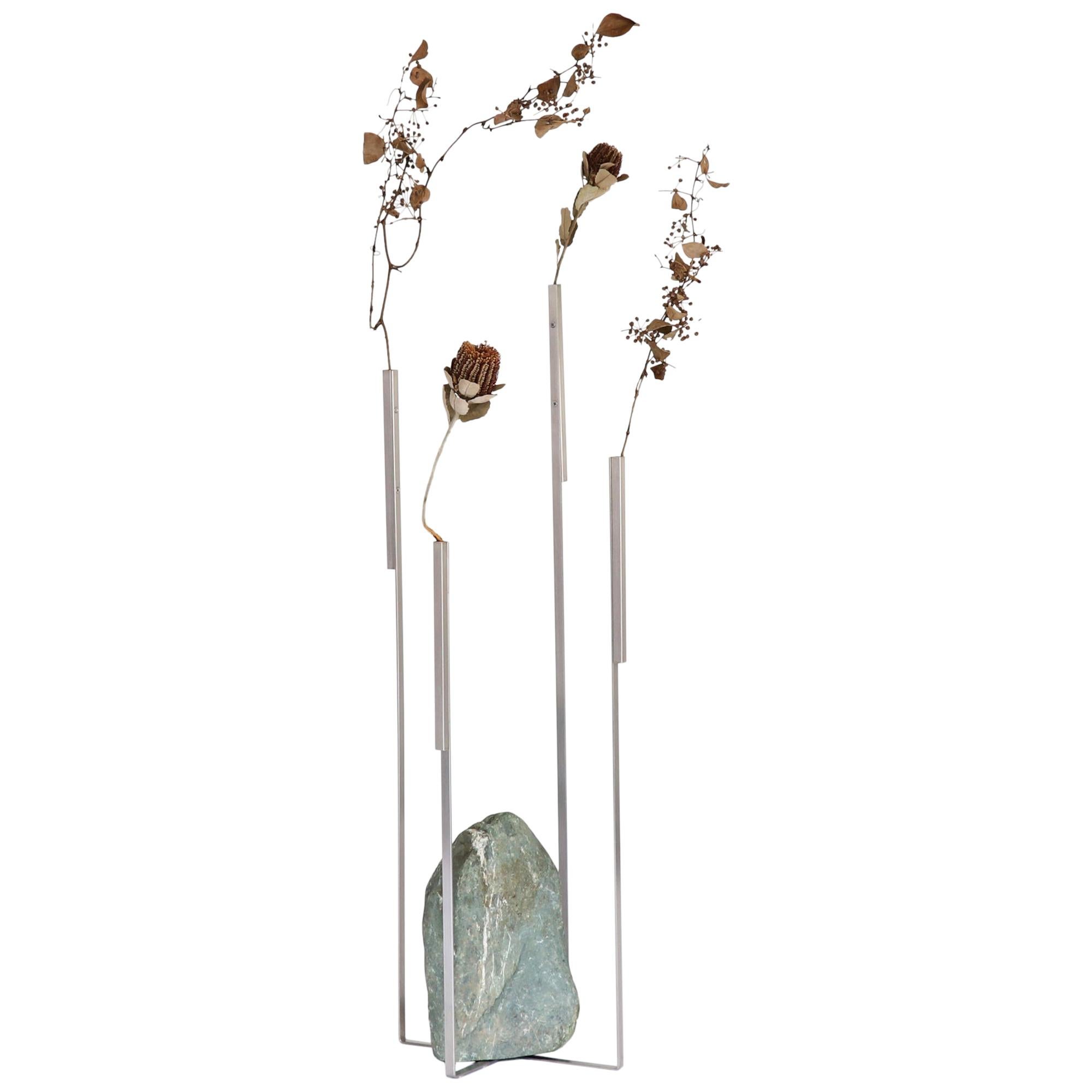 Odd Balance 01 Skulpturale Vase Batten und Kamp Minimalist im Angebot