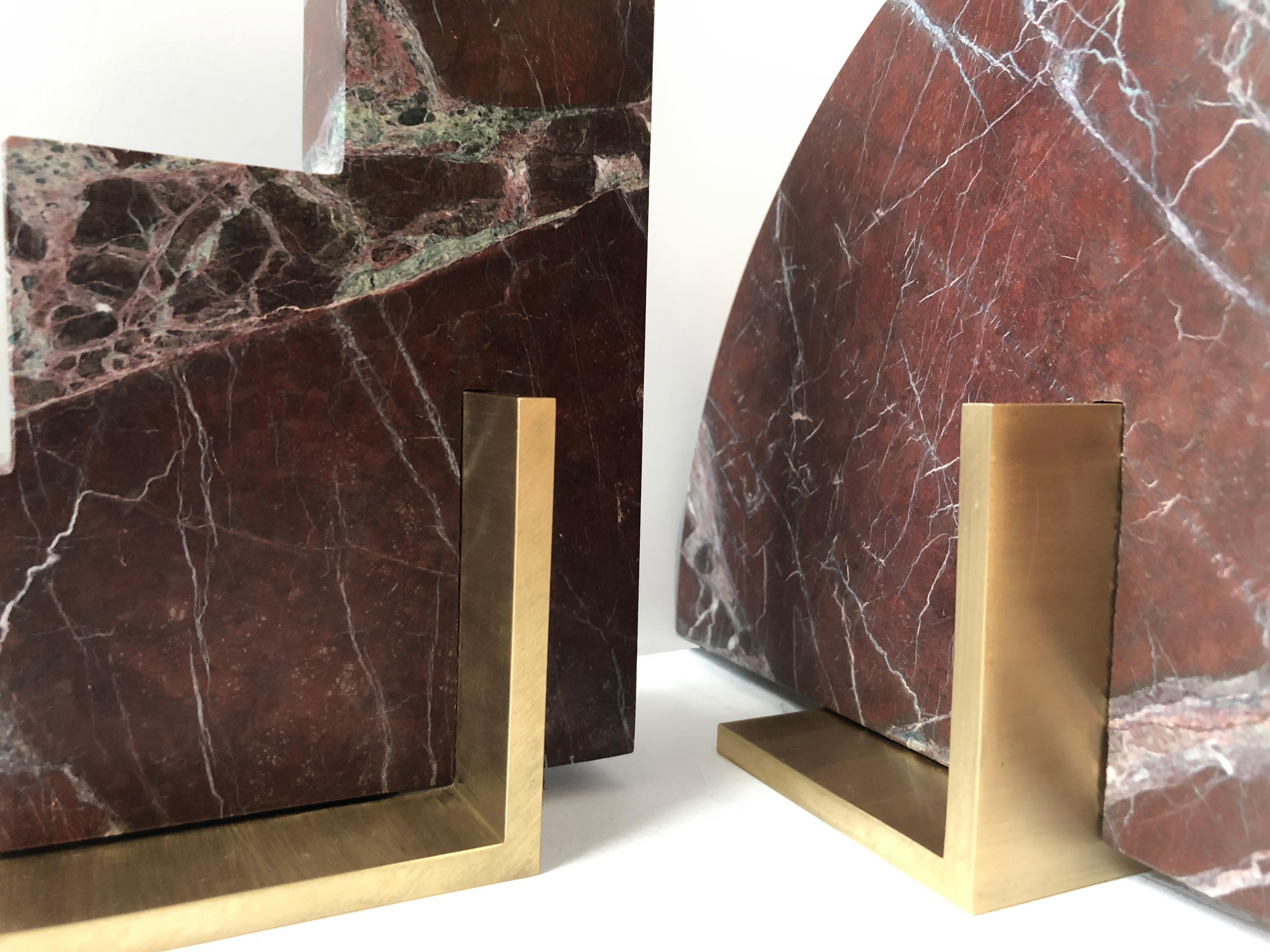 Brushed Odd Couple Bookends in Rosso Levanto Marble and Brass For Sale