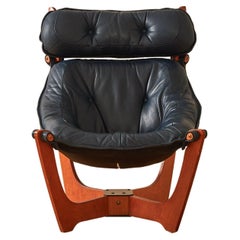 Odd Knutsen fauteuil de salon et repose-pieds « Luna » en cuir à dossier haut et pouf