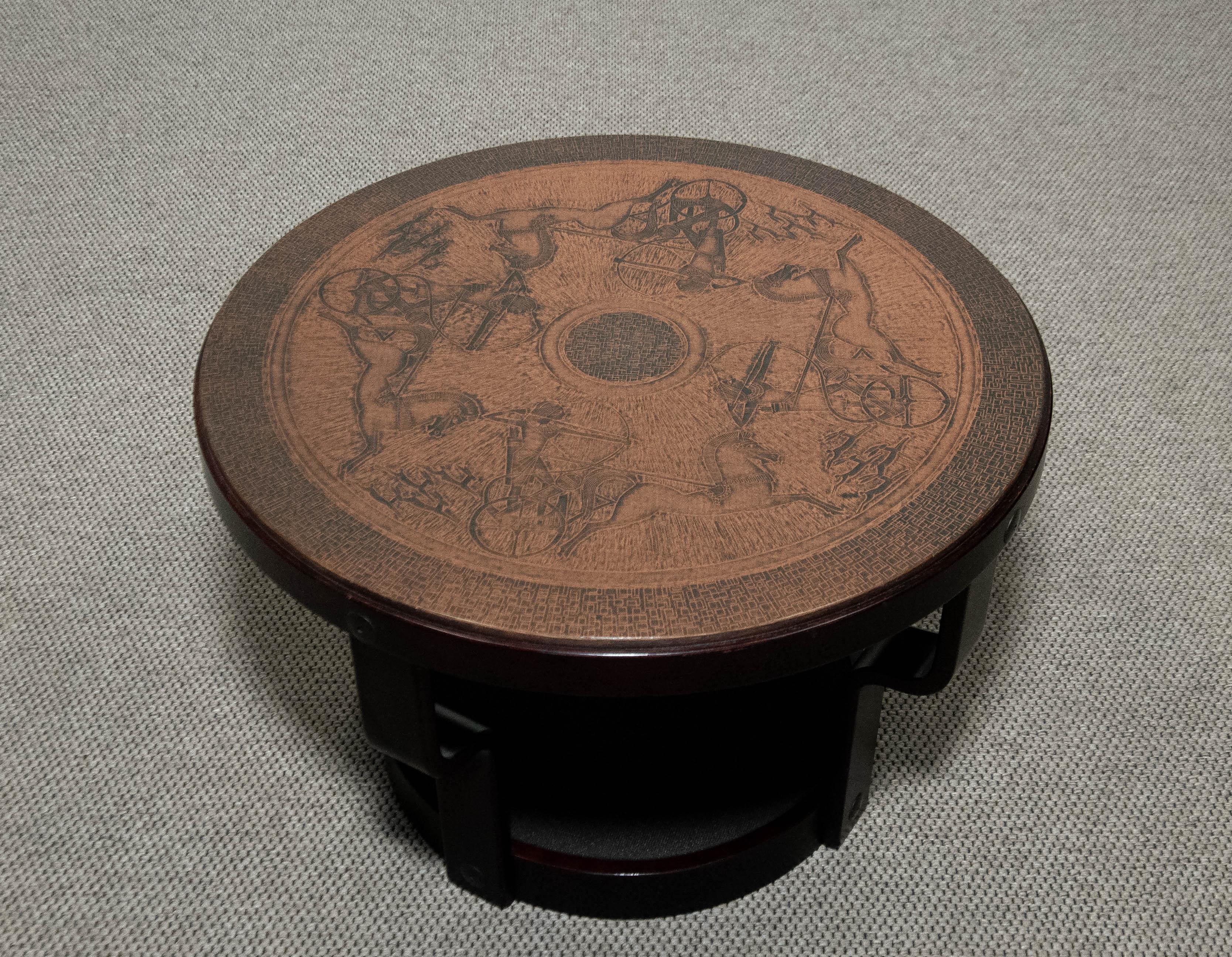 Remarquable table basse des années 1970 de la 