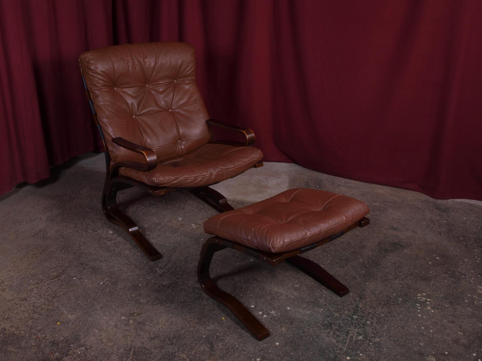 Artistic lounge chair in comfortable leather cushion i good condition. Designed and made in norway in th 1970s. Dark stained beechwood and brown soft leather with no holes or tears. In very good condition despite the age.

Oddvin Rykken designed