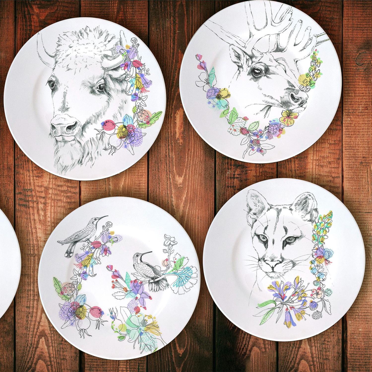 Porcelaine Ode to the Woods, assiette à dessert contemporaine en porcelaine avec ours et fleurs en vente