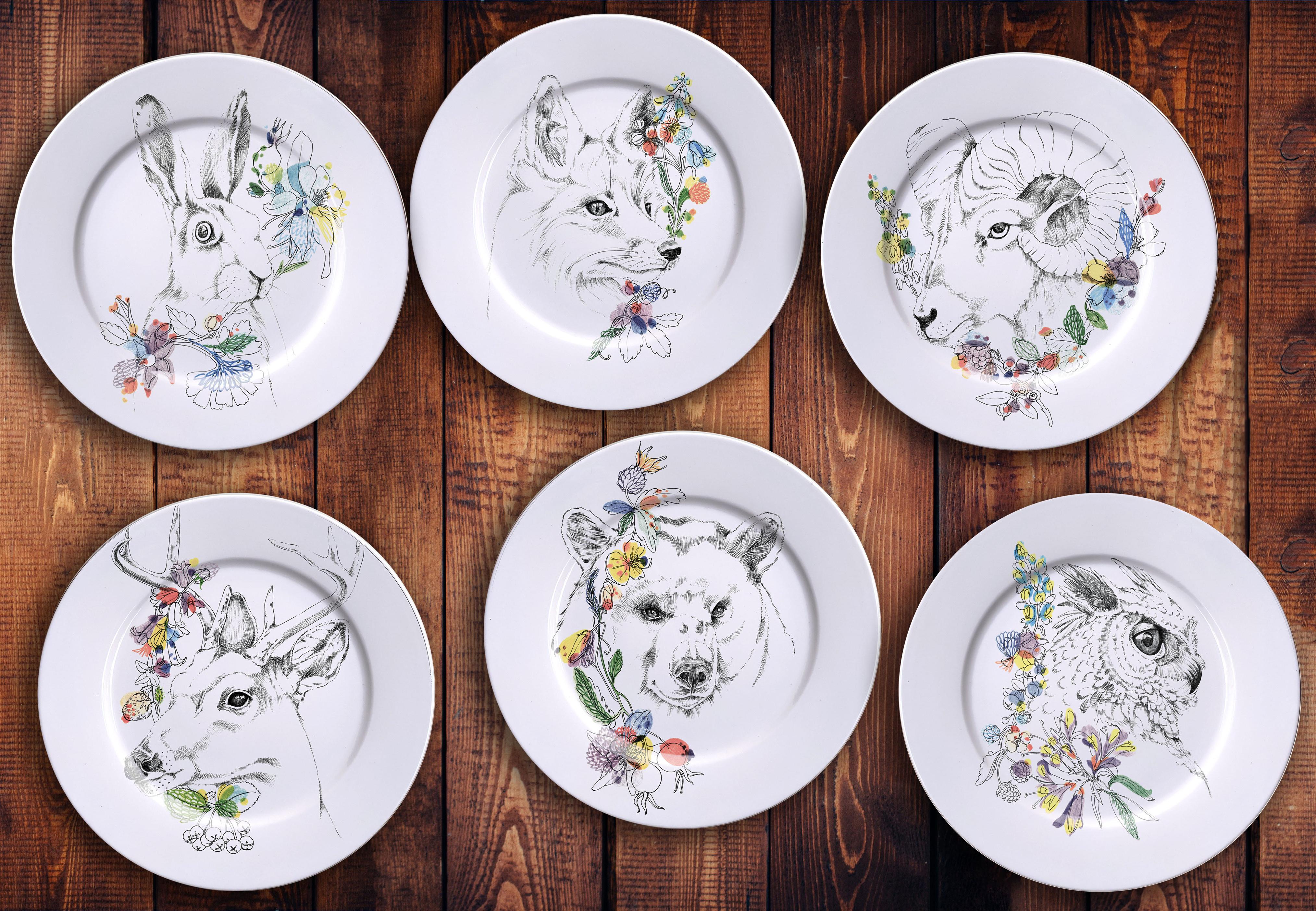 Ode an die Hölzer, Sechs zeitgenössische Porzellan-Essteller mit Tieren und Blumen im Zustand „Neu“ im Angebot in MILAN, IT