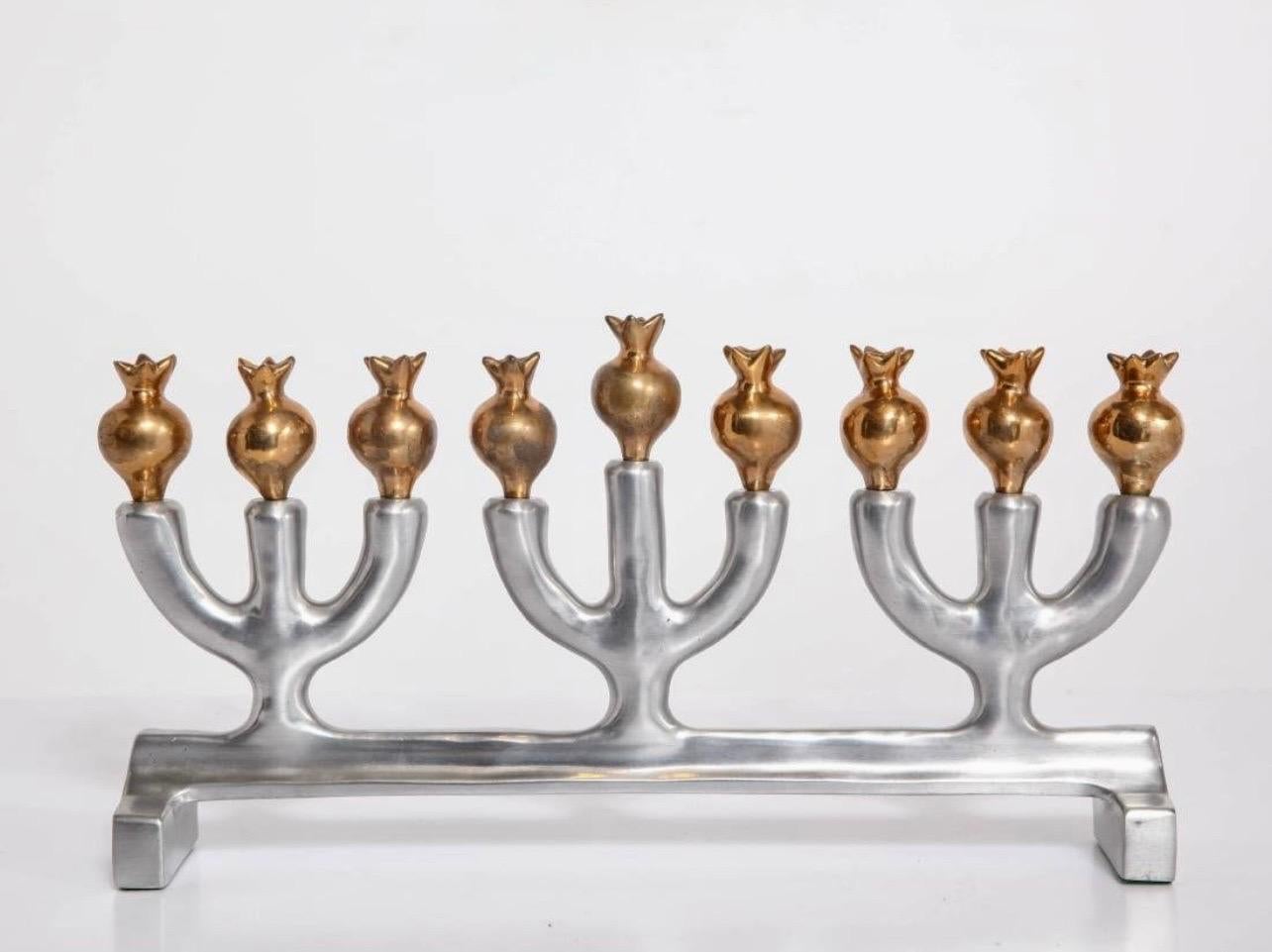 Rare sculpture d'art Menorah d'Oded Halahmy réalisée par un artisan judaïque au musée juif en vente 1