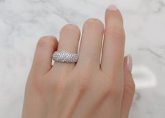 Anello a cupola Odelia con pavé di diamanti da 1,5 carati in oro bianco 18k