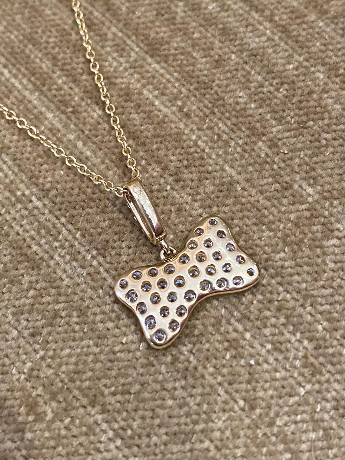 ODELIA Diamond Pave Bow Pendant Necklace in 18k Yellow Gold In Excellent Condition For Sale In La Jolla, CA
