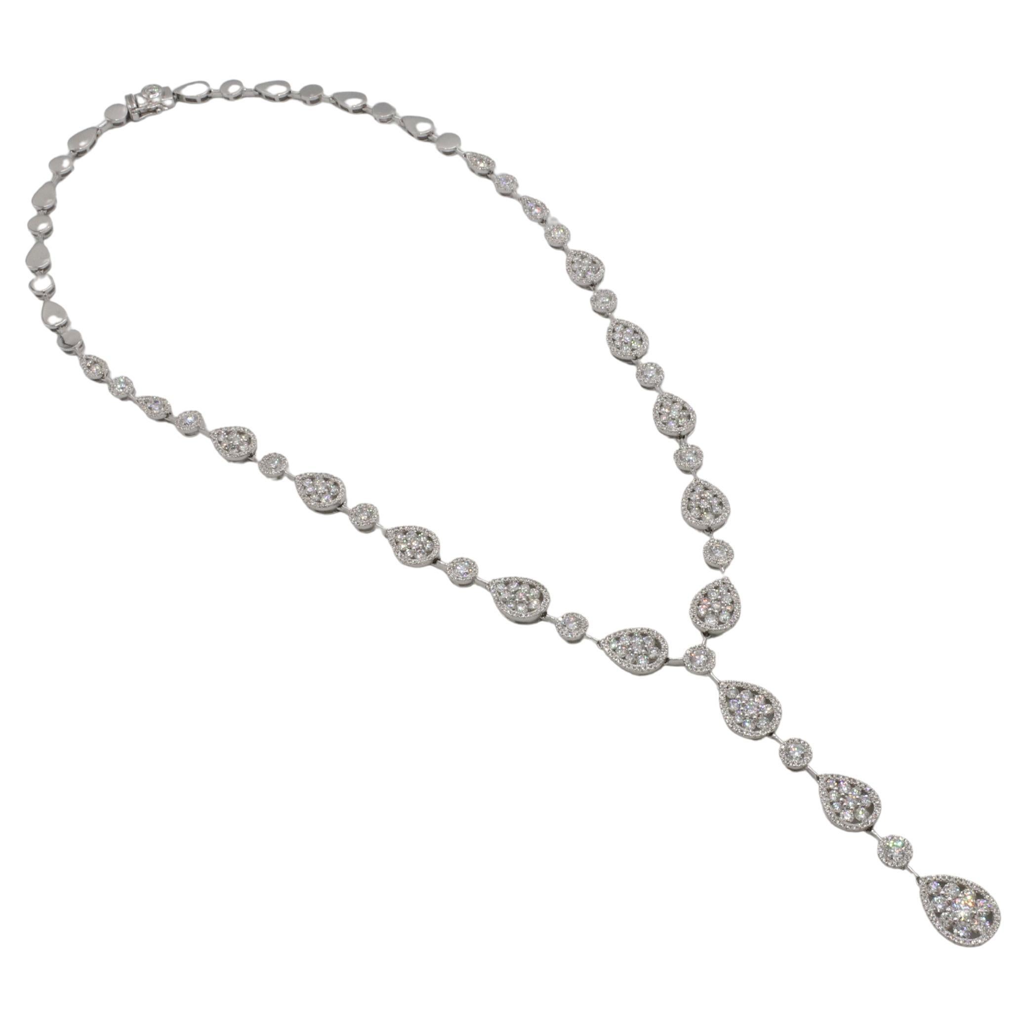 Odelia Jewelry 18 Karat White Gold Natural Diamond Cluster Dangle Drop Necklace 
Métal : or blanc 18k
Poids : 25.8 grammes
Longueur : 16 pouces
Chute : 2.25 pouces
Diamants : Environ 6.00 CTW F-G VS diamants ronds naturels
ANTD 111183-4