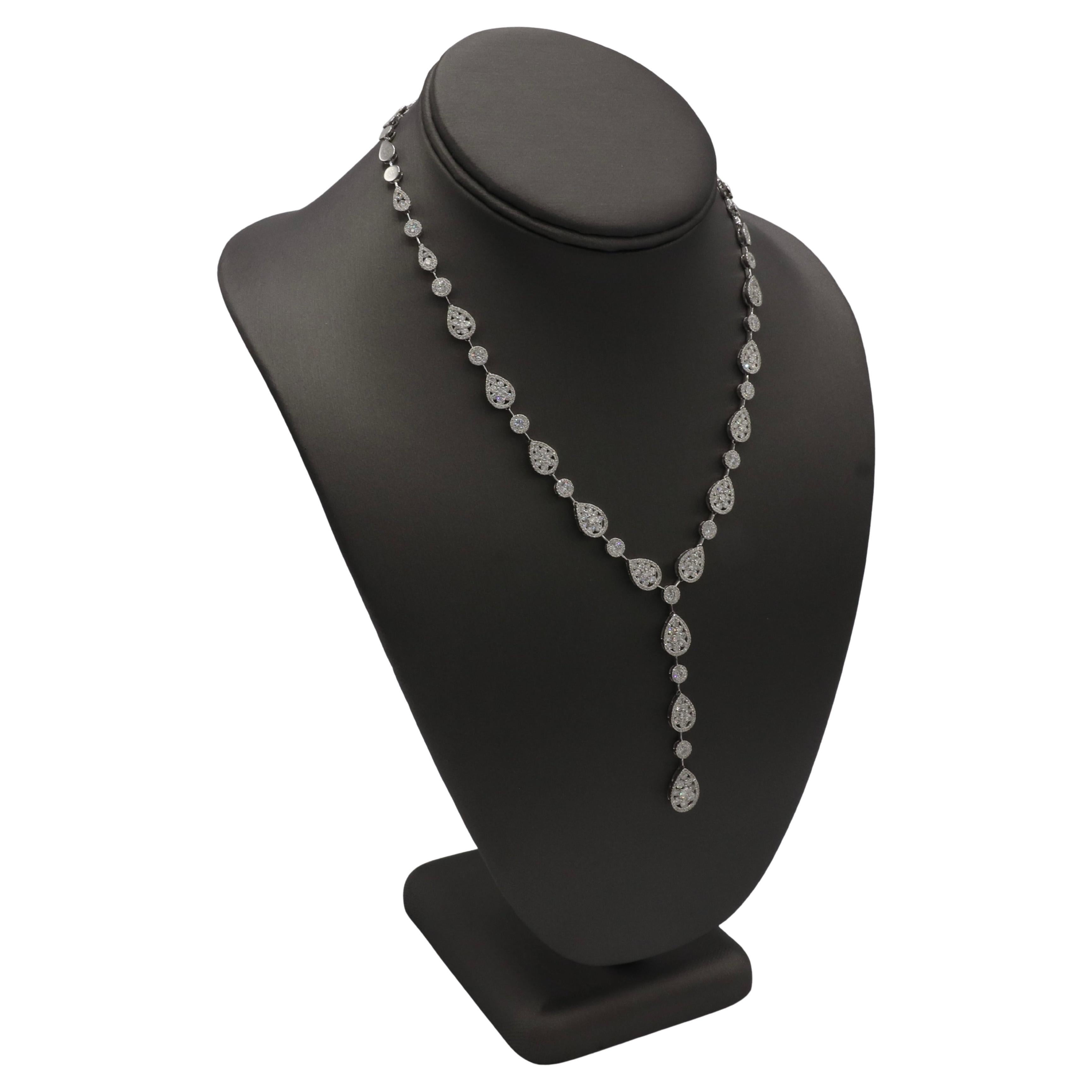 Taille ronde Odelia Jewelry 18 Karat White Gold Natural Diamond Cluster Dangle Drop Necklace en vente