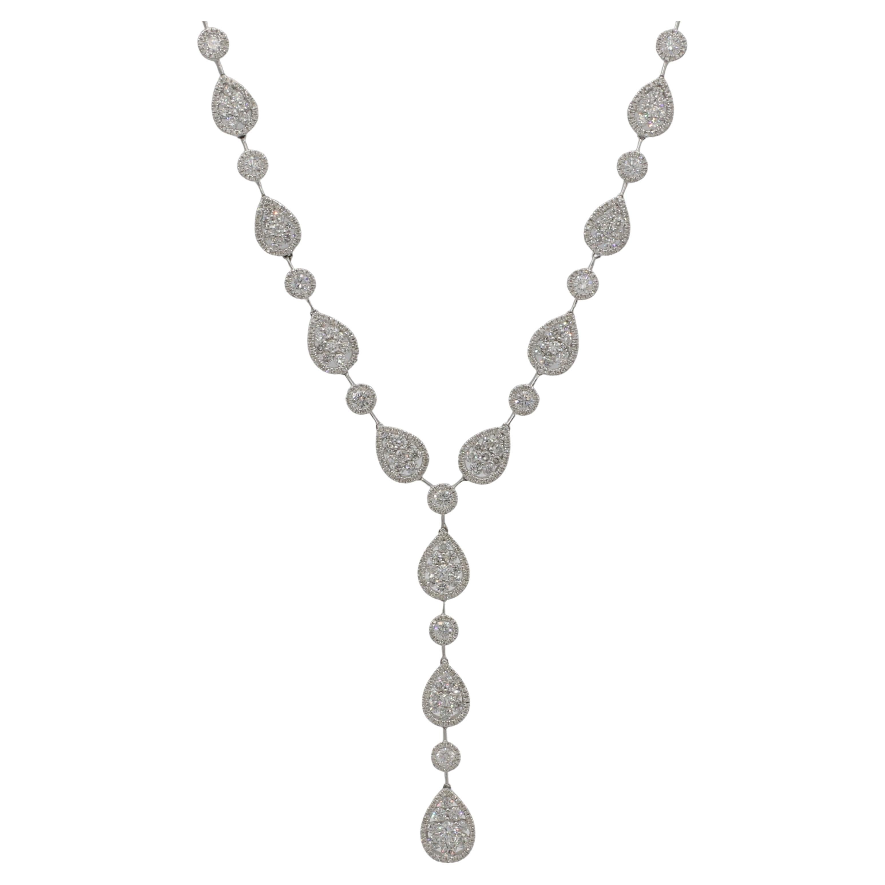 Odelia Jewelry 18 Karat White Gold Natural Diamond Cluster Dangle Drop Necklace en vente