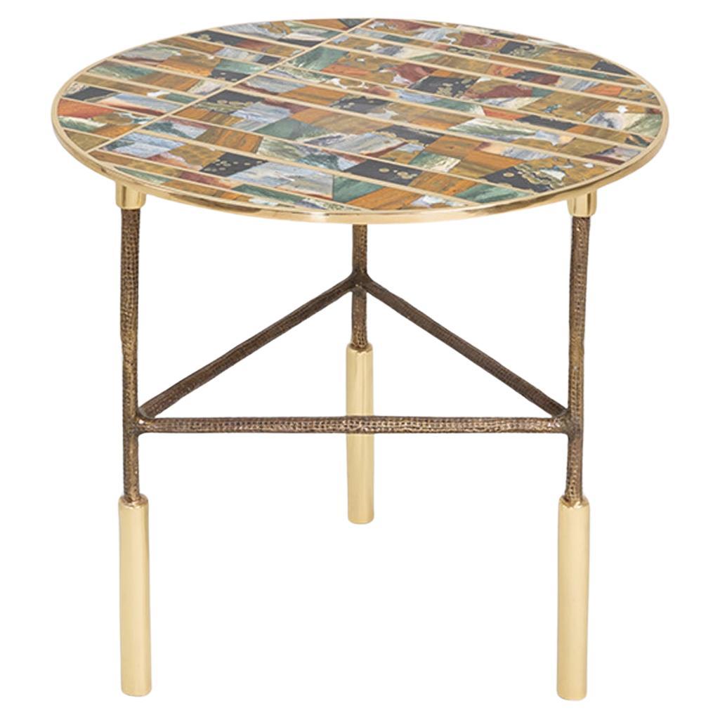 Table d'appoint Odeon en laiton et pierre semi-précieuse Viya de Vikram Goyal