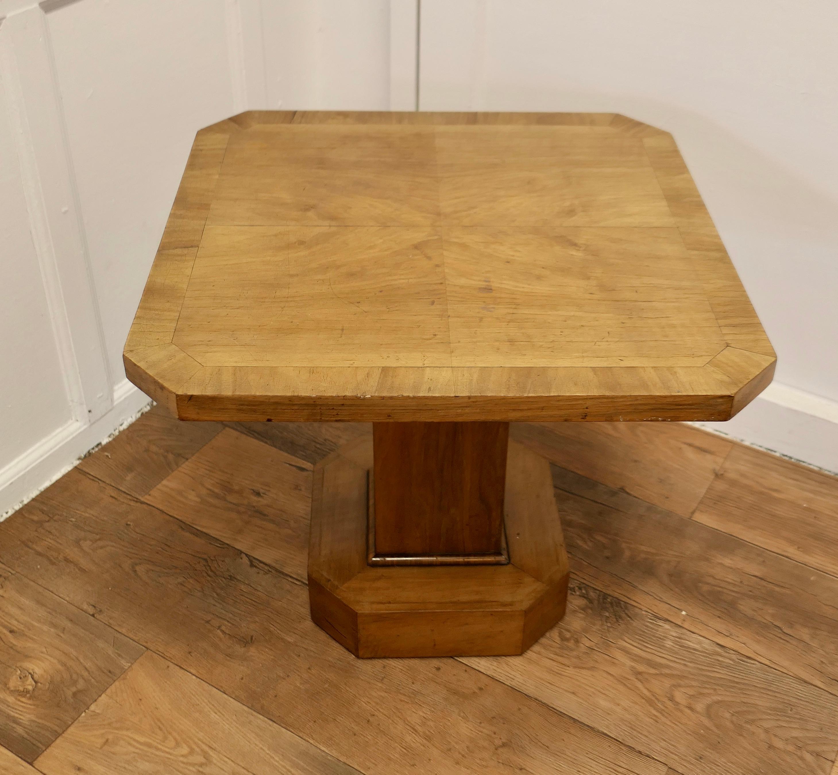 Odeon Style Art Deco Maple Coffee Table In Good Condition For Sale In Chillerton, Isle of Wight