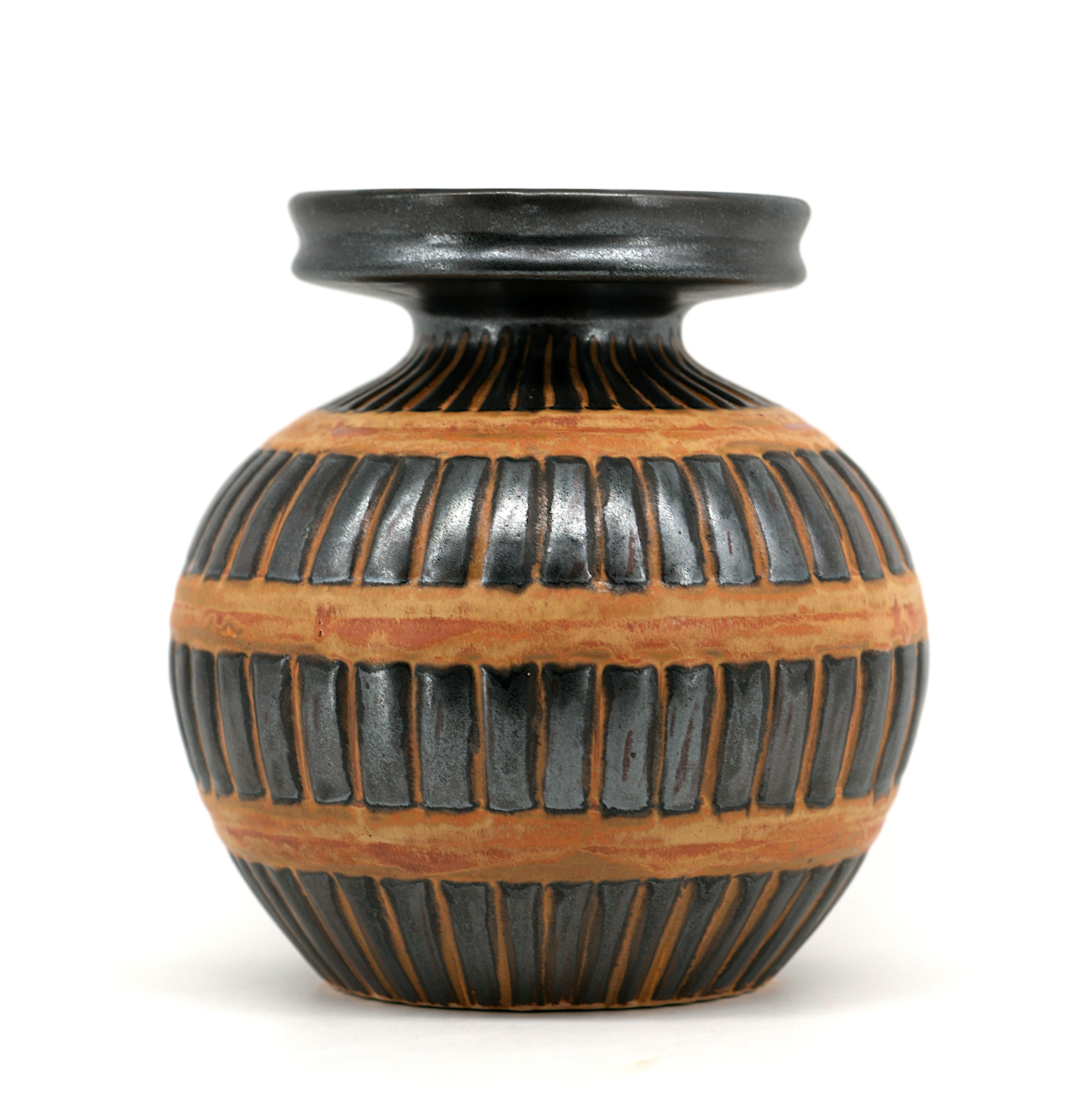 ODETTA QUIMPER Art Deco Stoneware Vase, 1920 In Excellent Condition For Sale In Saint-Amans-des-Cots, FR