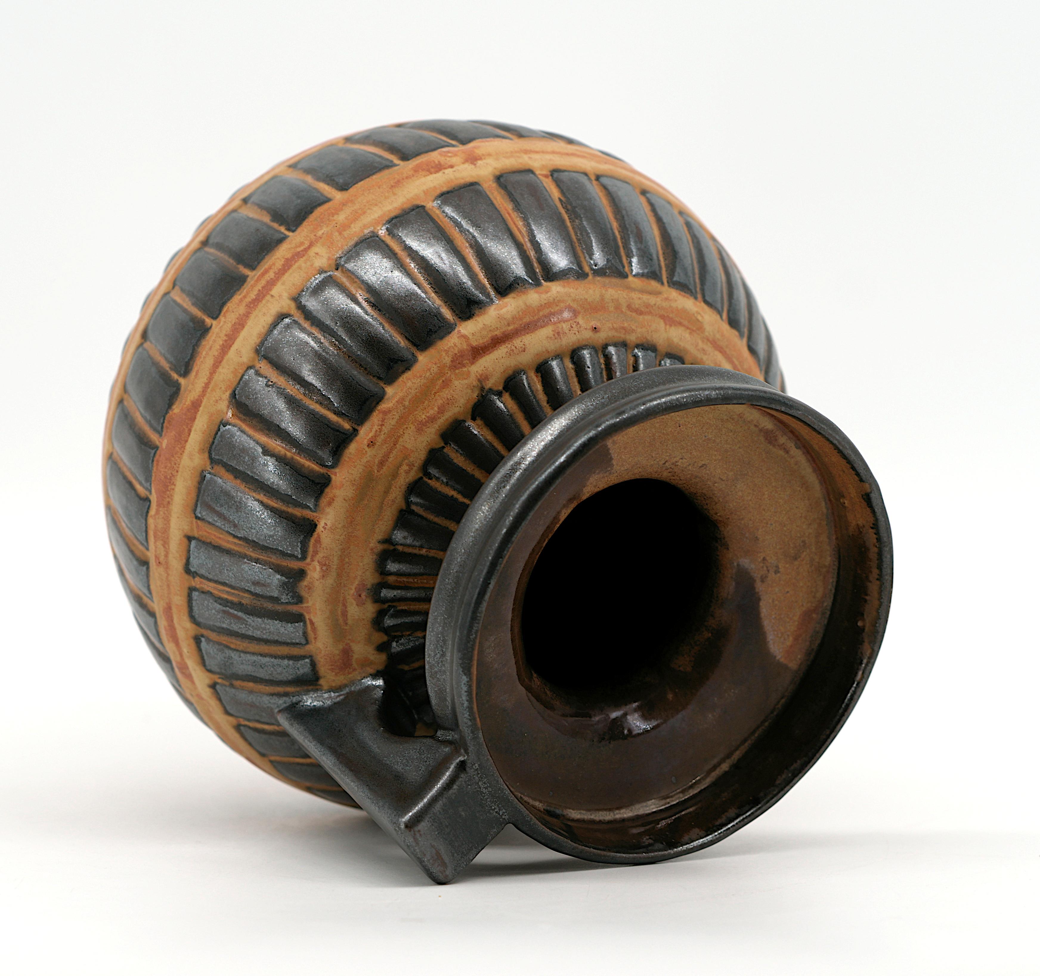 ODETTA QUIMPER Art Deco Stoneware Vase, 1920 For Sale 1