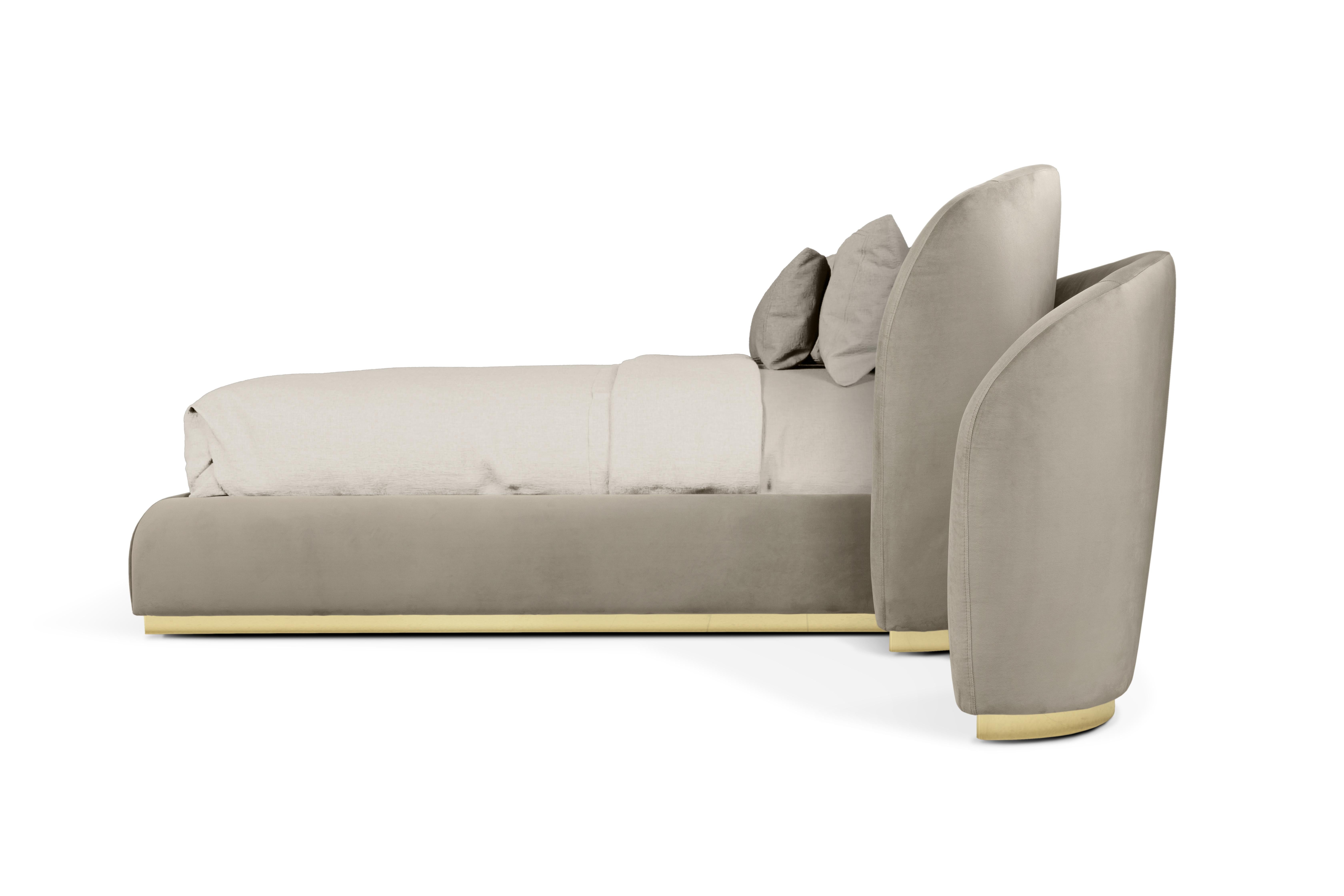 Odette Bed - Hand Polished Hammered Brass Wood & Upholstery - Boca do Lobo In New Condition For Sale In Rio Tinto, PT