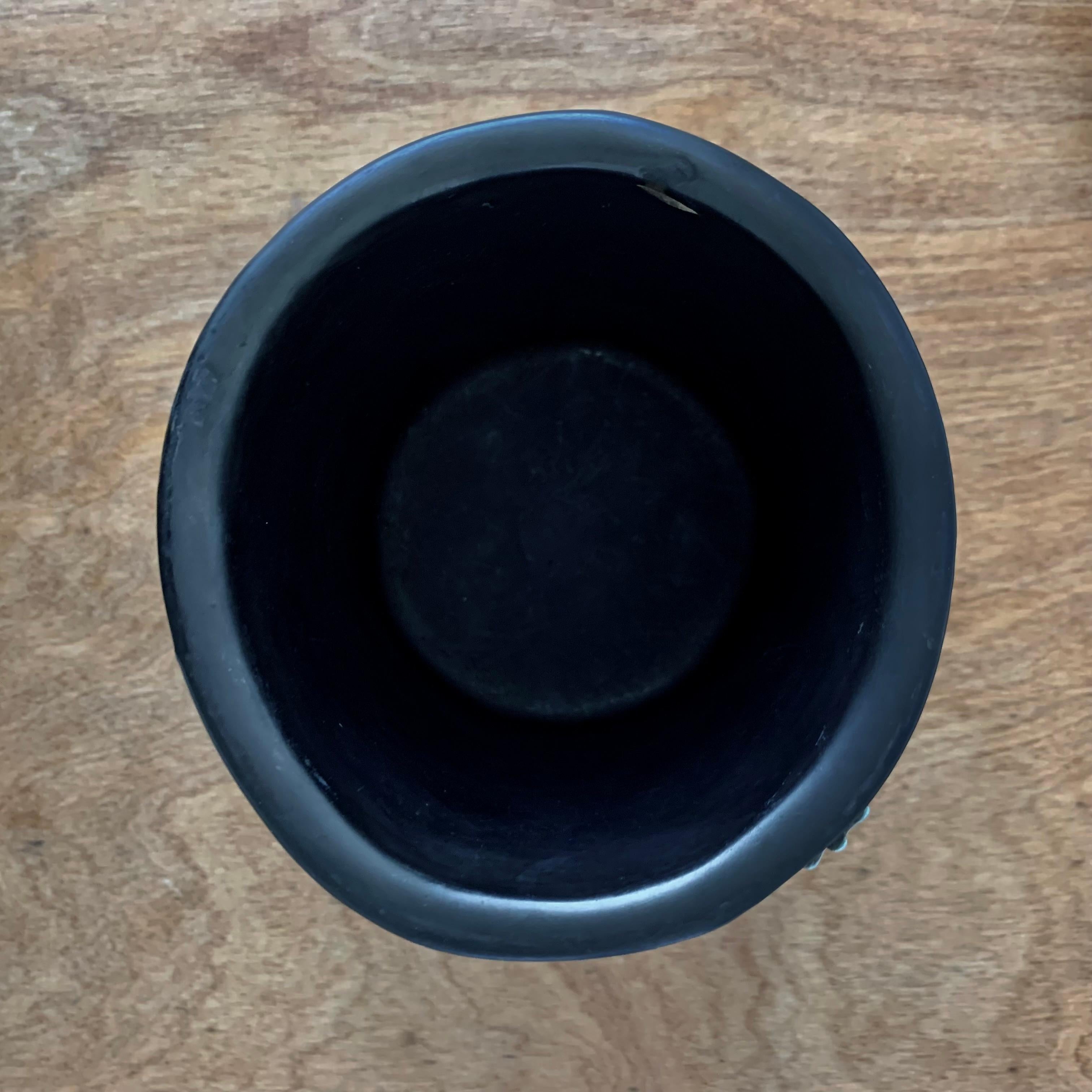 Odette Dijeux Boîte en céramique noire signée du milieu du siècle,  circa 1960, Belgique. en vente 5