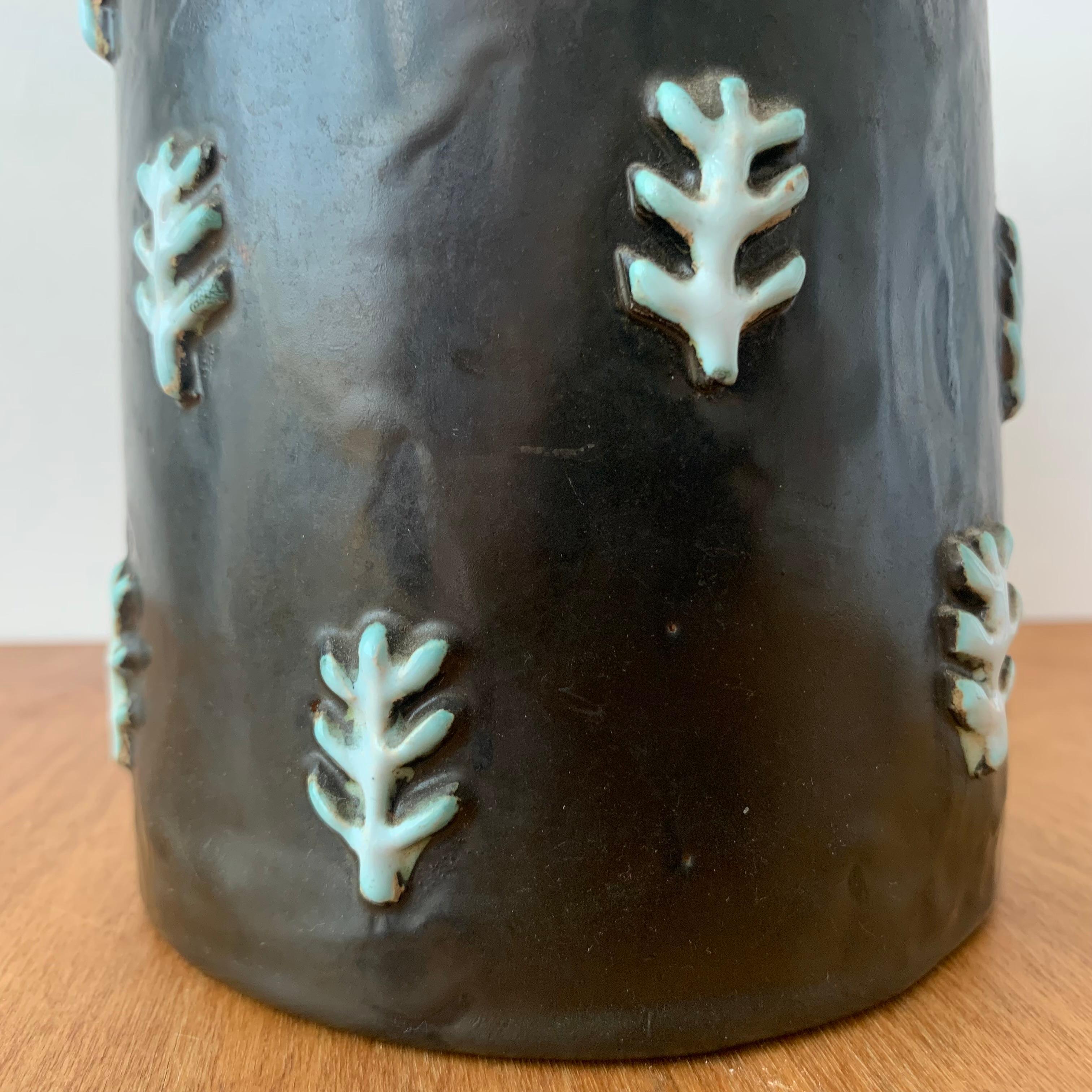 Odette Dijeux Boîte en céramique noire signée du milieu du siècle,  circa 1960, Belgique. en vente 8