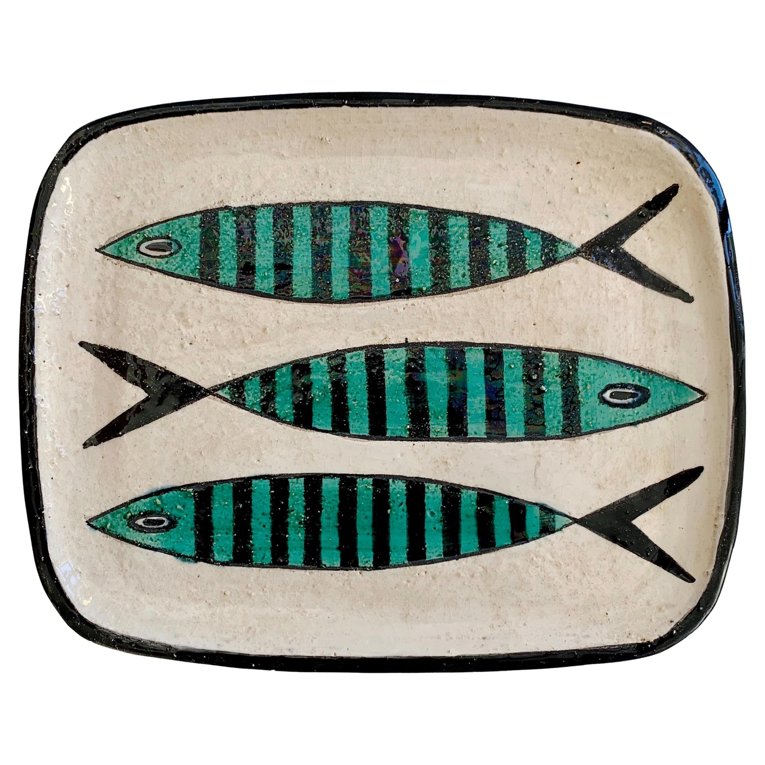 Beautiful Odette Dijeux signed vide-poche or dish, circa 1950, Belgium.
Enameled white and black ceramic with 3 hand-painted black and green striped fish .
Signed underneath: Odette Dijeux 171 Namur.
Dimensions: 26 cm W, 21 cm D, 2 cm D.
All