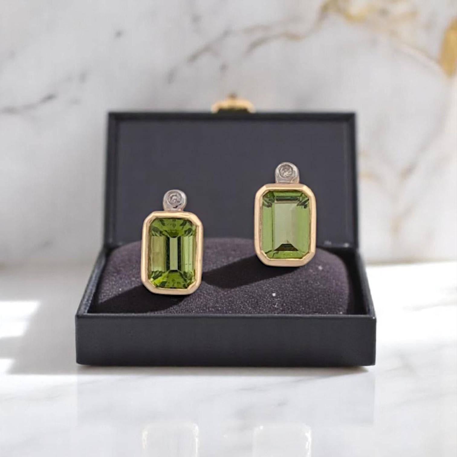 Boucles d'oreilles Odette Péridot, or jaune 10K avec 0.80ct Emeraude sertie en chaton Neuf - En vente à Greeneville, TN