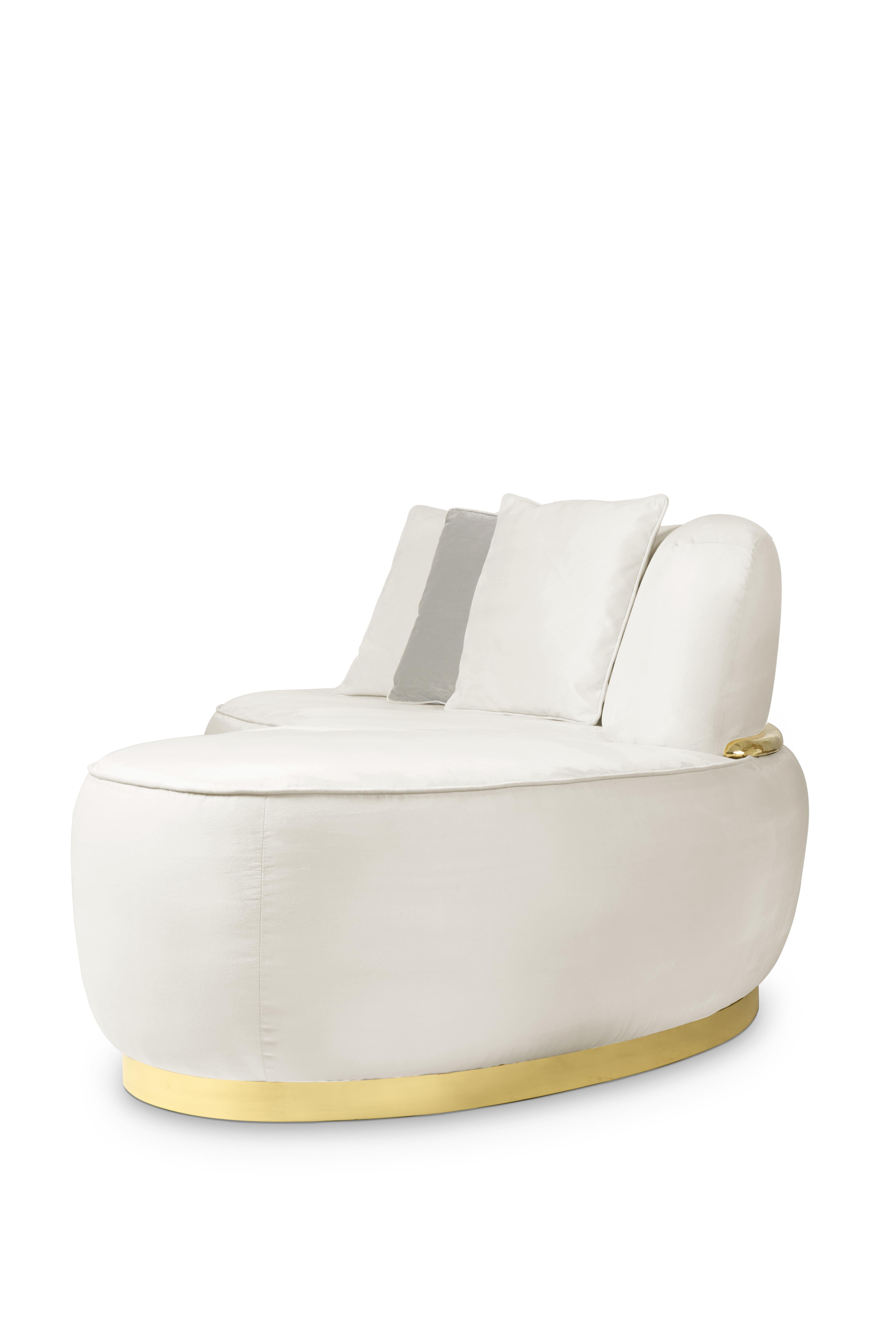 Odette-Sofa – hand poliertes, gehämmertes, gehämmertes Messingholz und Polsterung – Boca do Lobo (Handgefertigt) im Angebot