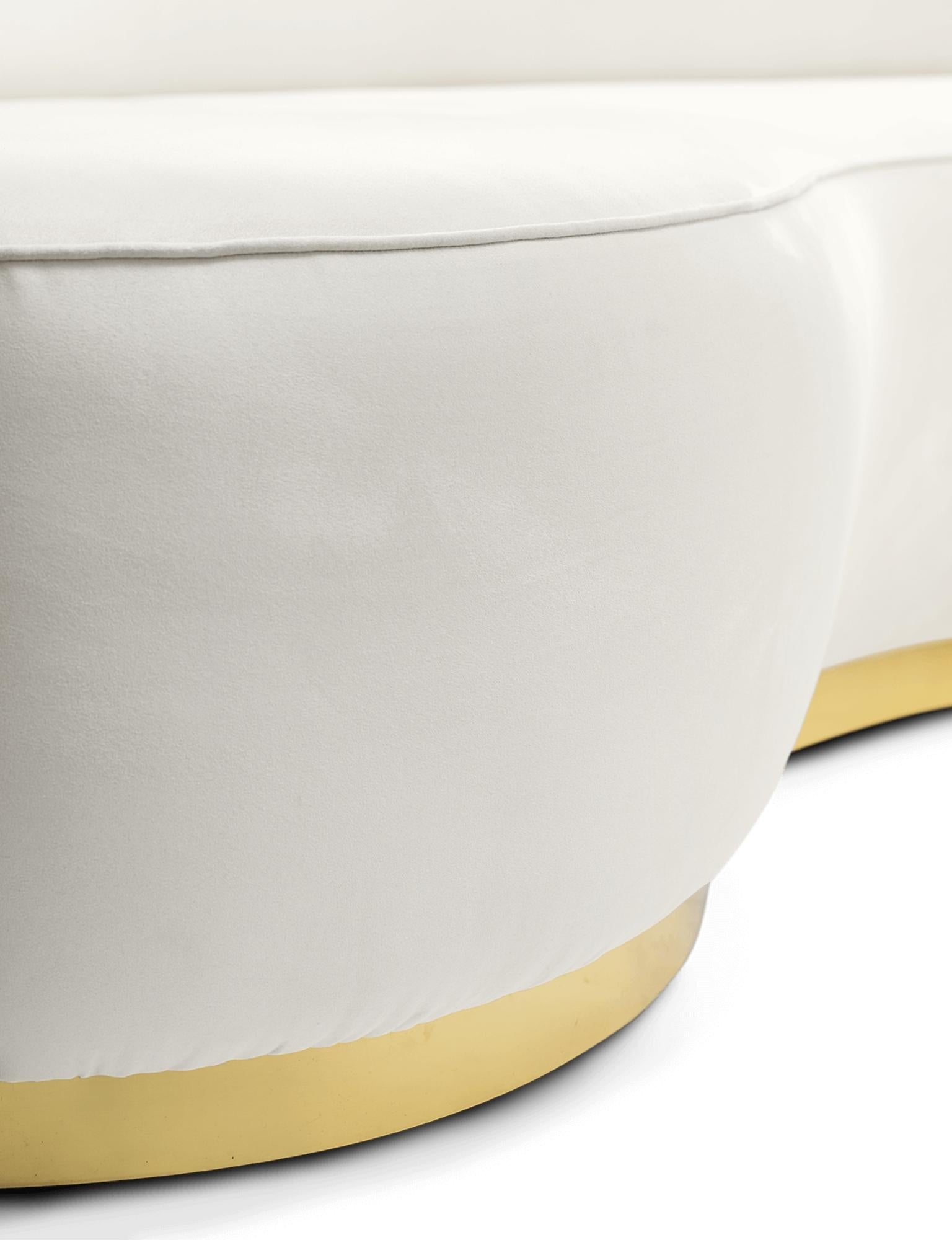 Odette-Sofa – hand poliertes, gehämmertes, gehämmertes Messingholz und Polsterung – Boca do Lobo (Metall) im Angebot