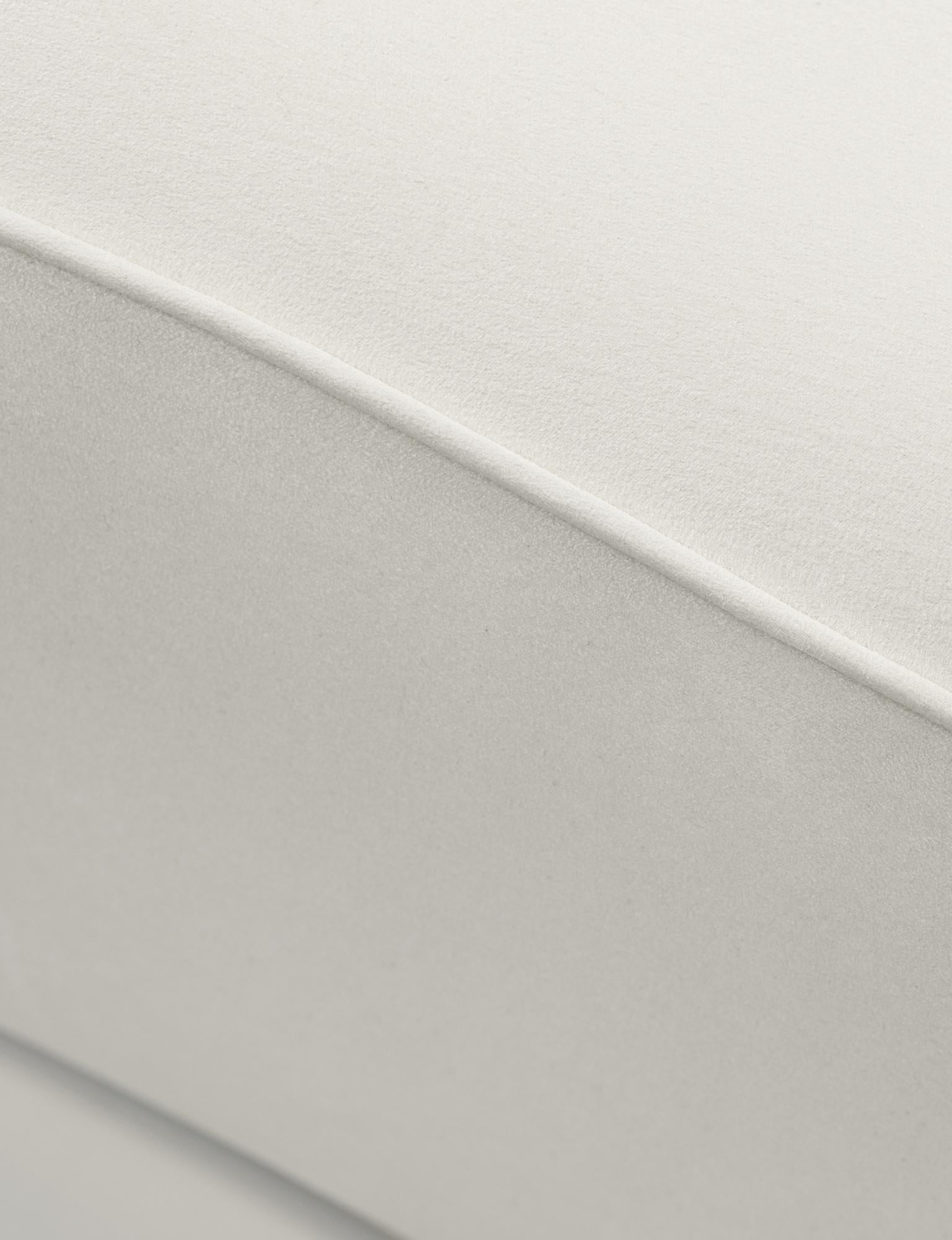 Odette-Sofa – hand poliertes, gehämmertes, gehämmertes Messingholz und Polsterung – Boca do Lobo im Angebot 1