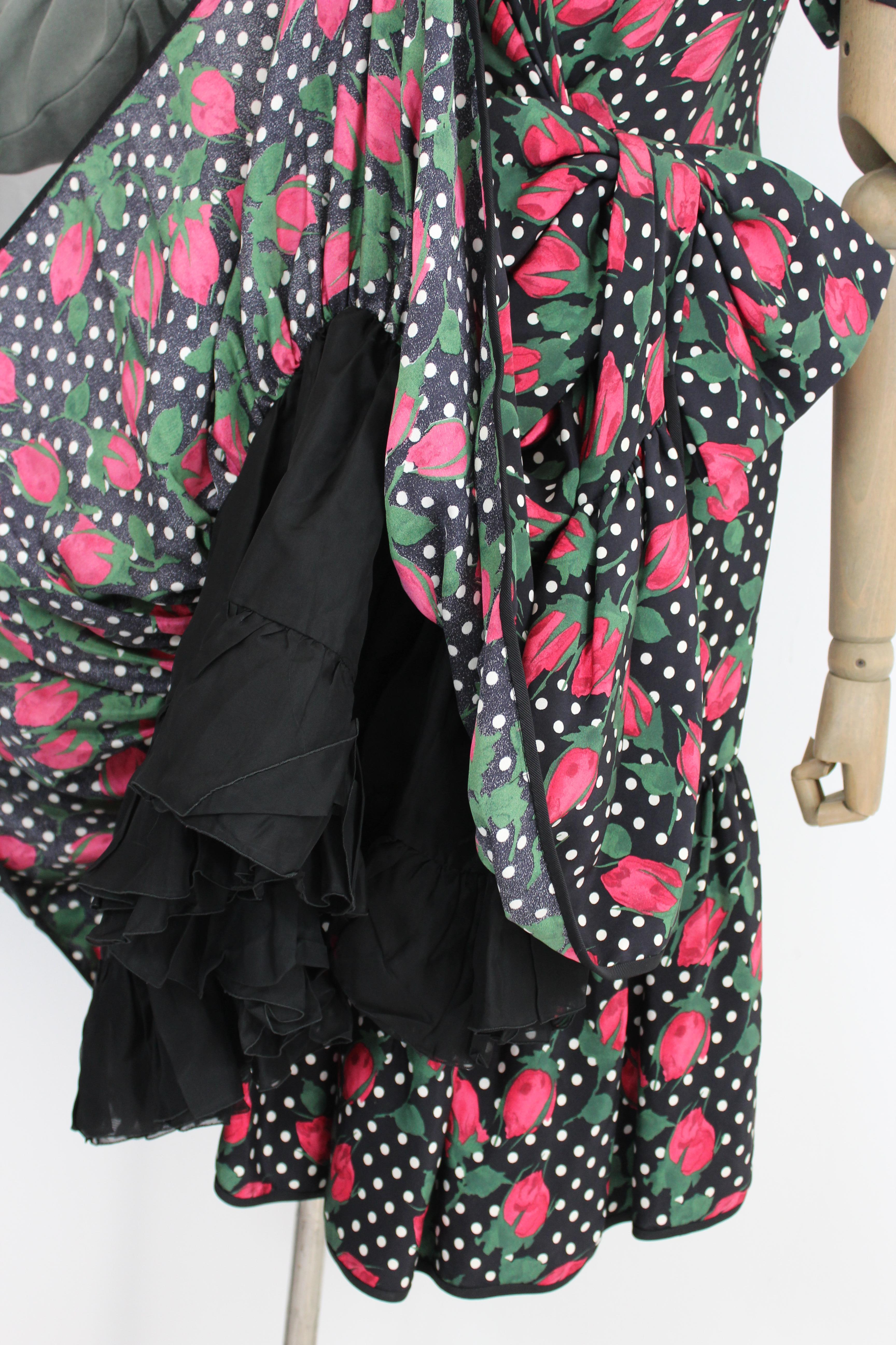 Odicini Couture vintage 80s evening dress. Black color with white polka dots and red and green flowers. 100% silk fabric. Closure at the waist with internal clips and buttons hidden by a large bow. Side slit, wide skirt with flounces, short sleeves