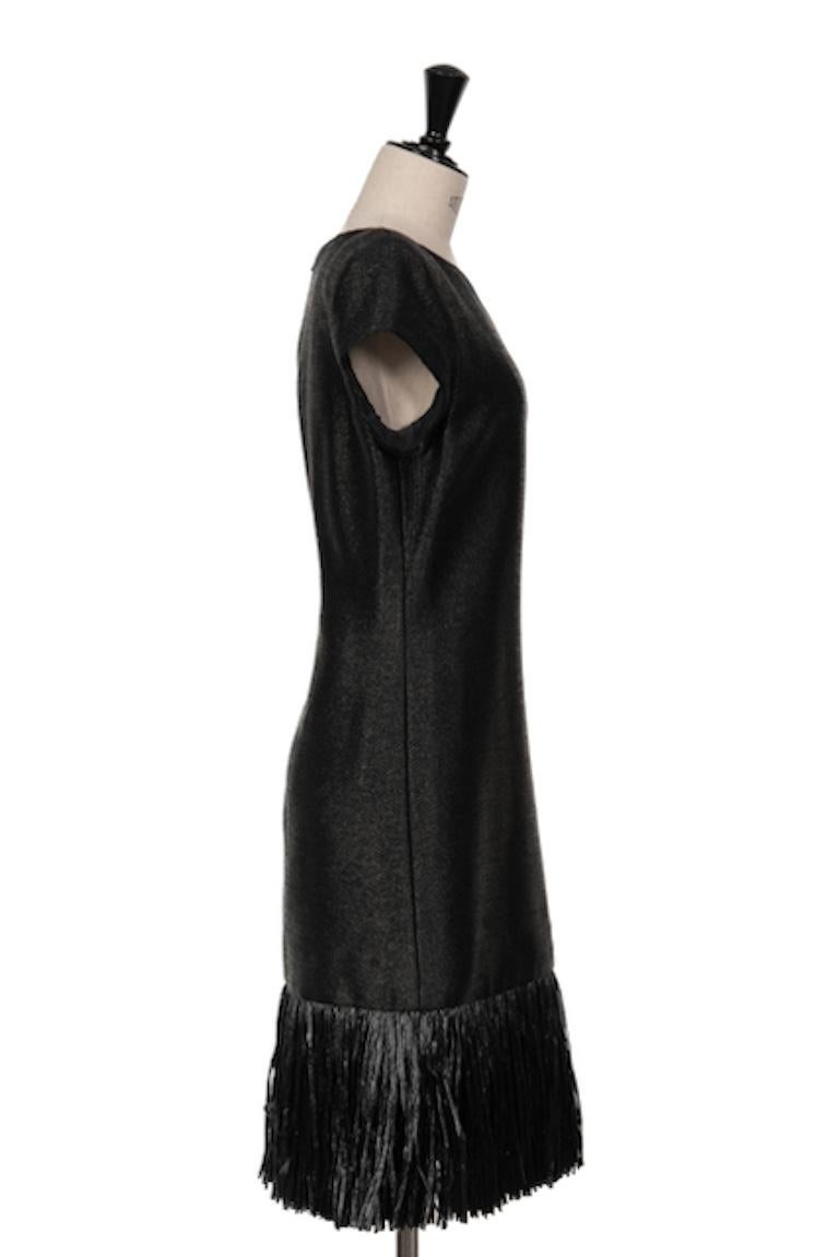 ODICINI COUTURE Vestidito negro con detalle floral y dobladillo de rafia, c. 1990 Negro en venta