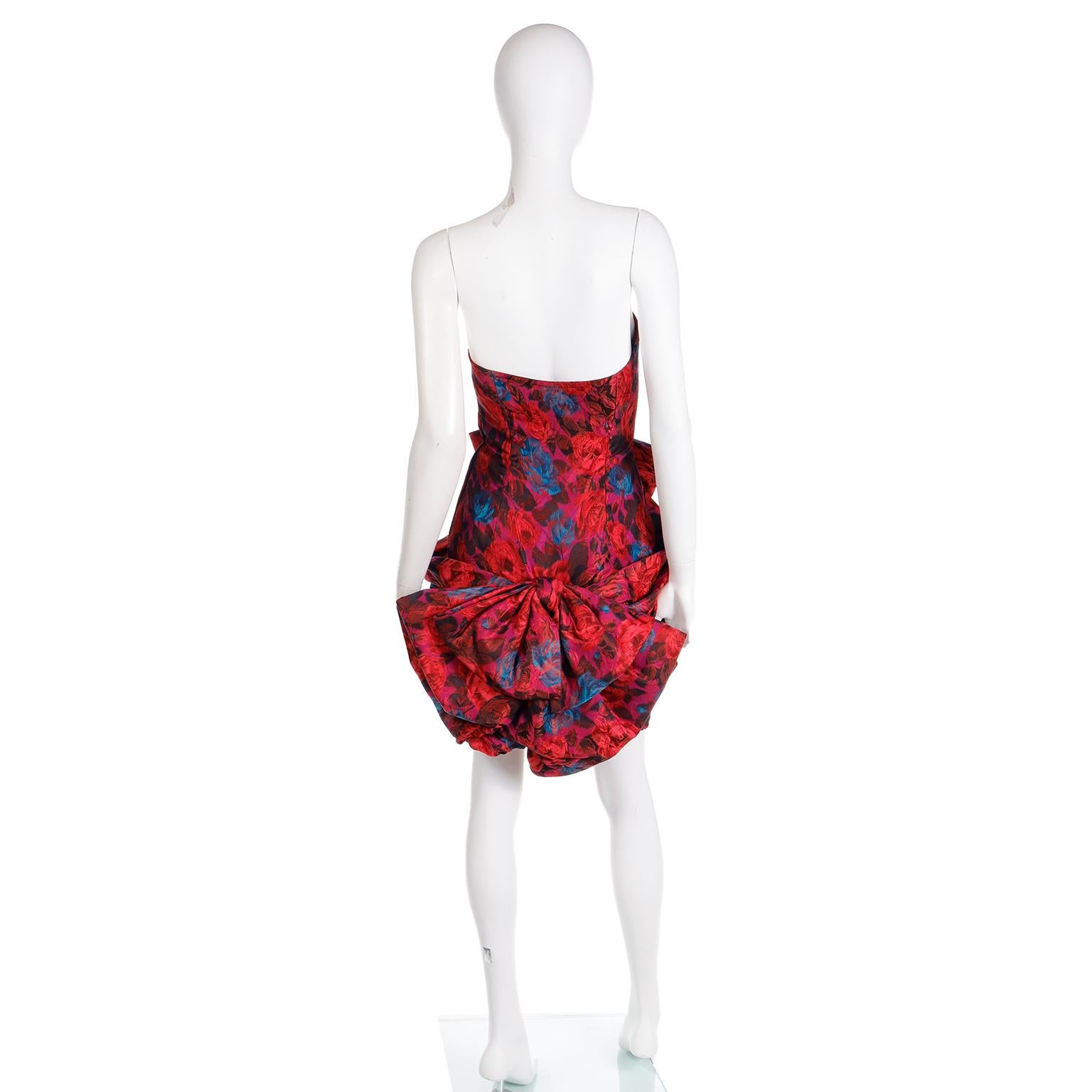Odicini Couture Vintage Buntes trägerloses Vintage-Minikleid mit Blumenmuster in Rot, Lila & Blau Damen im Angebot