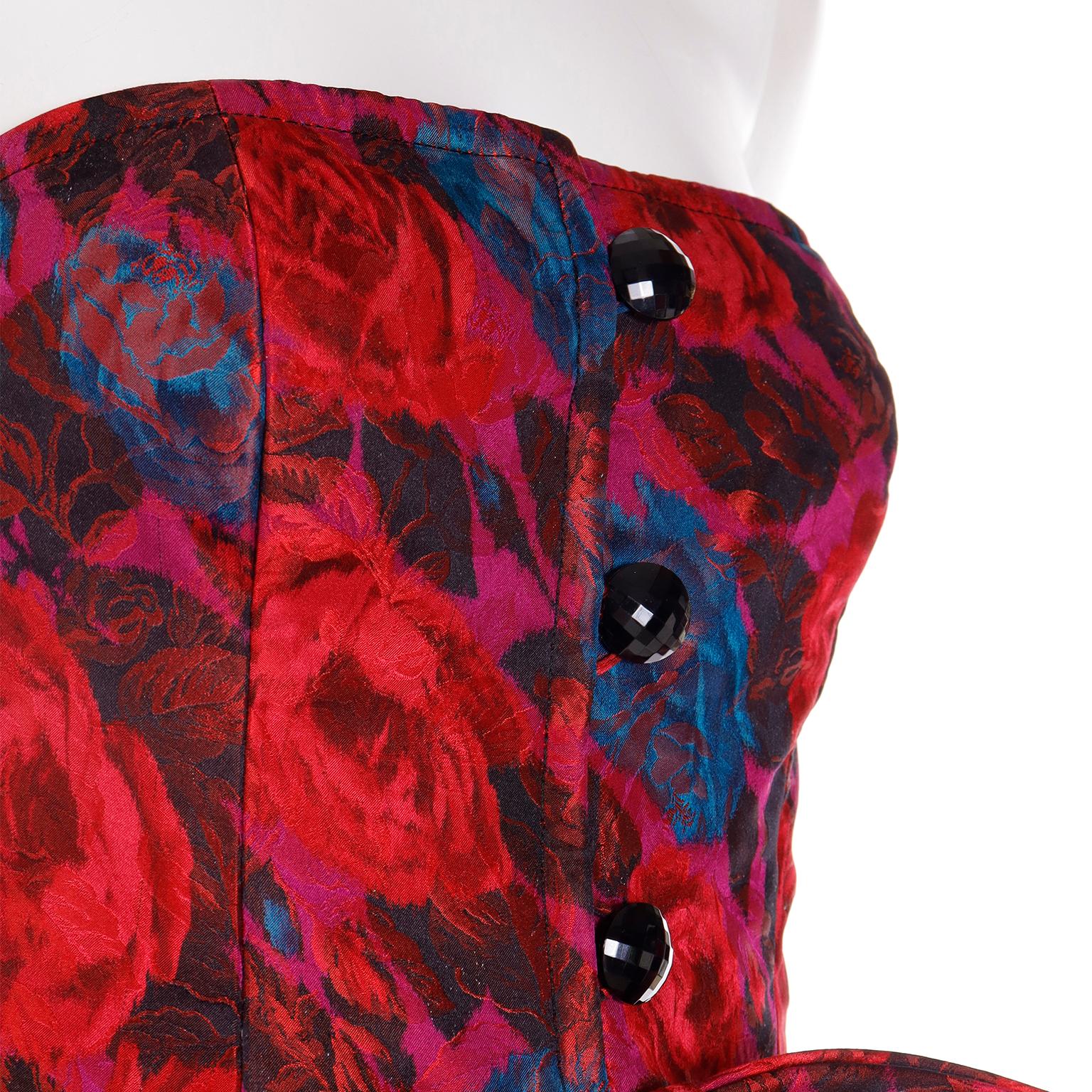 Odicini Couture Vintage Buntes trägerloses Vintage-Minikleid mit Blumenmuster in Rot, Lila & Blau im Angebot 5