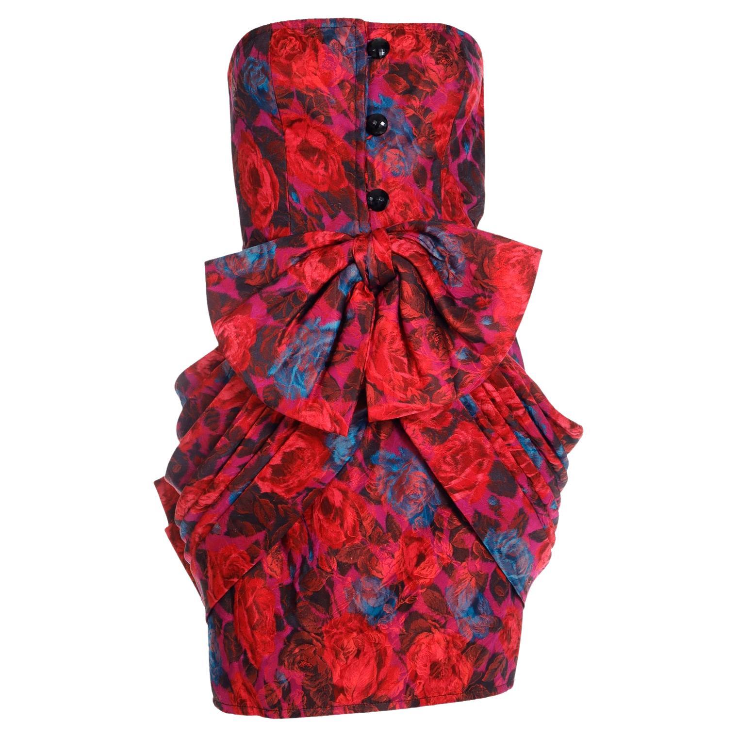 Odicini Couture Vintage Buntes trägerloses Vintage-Minikleid mit Blumenmuster in Rot, Lila & Blau im Angebot