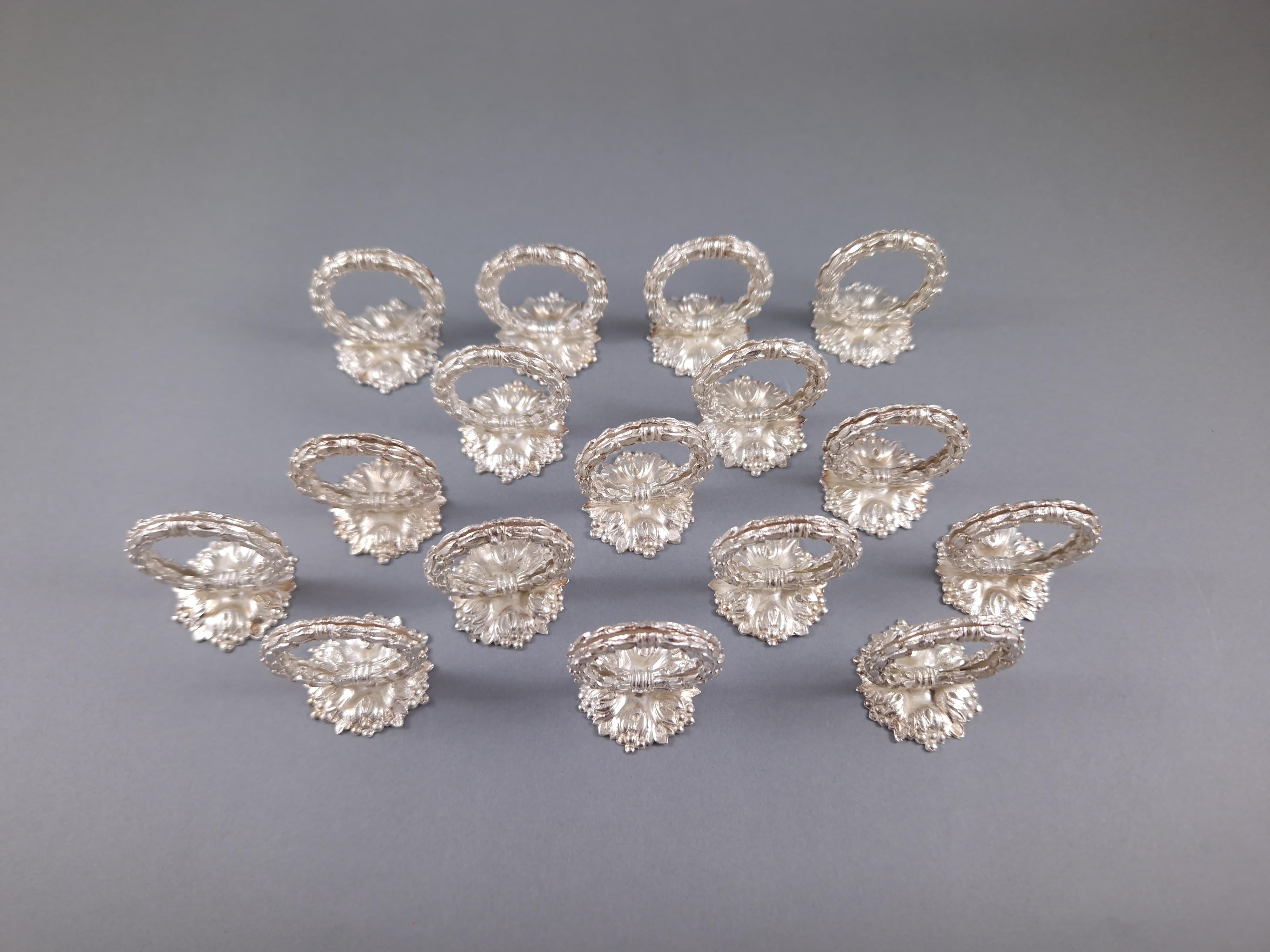 Rare and beautiful set of 18 place card or menu holders in sterling silver
In the shape of a laurel wreath on a leafy flowerbed
Minerva hallmark 1st title for 950/1000 purity silver 
Silversmith: Odiot Height: 3.6 cm 
Weight: 425 grams