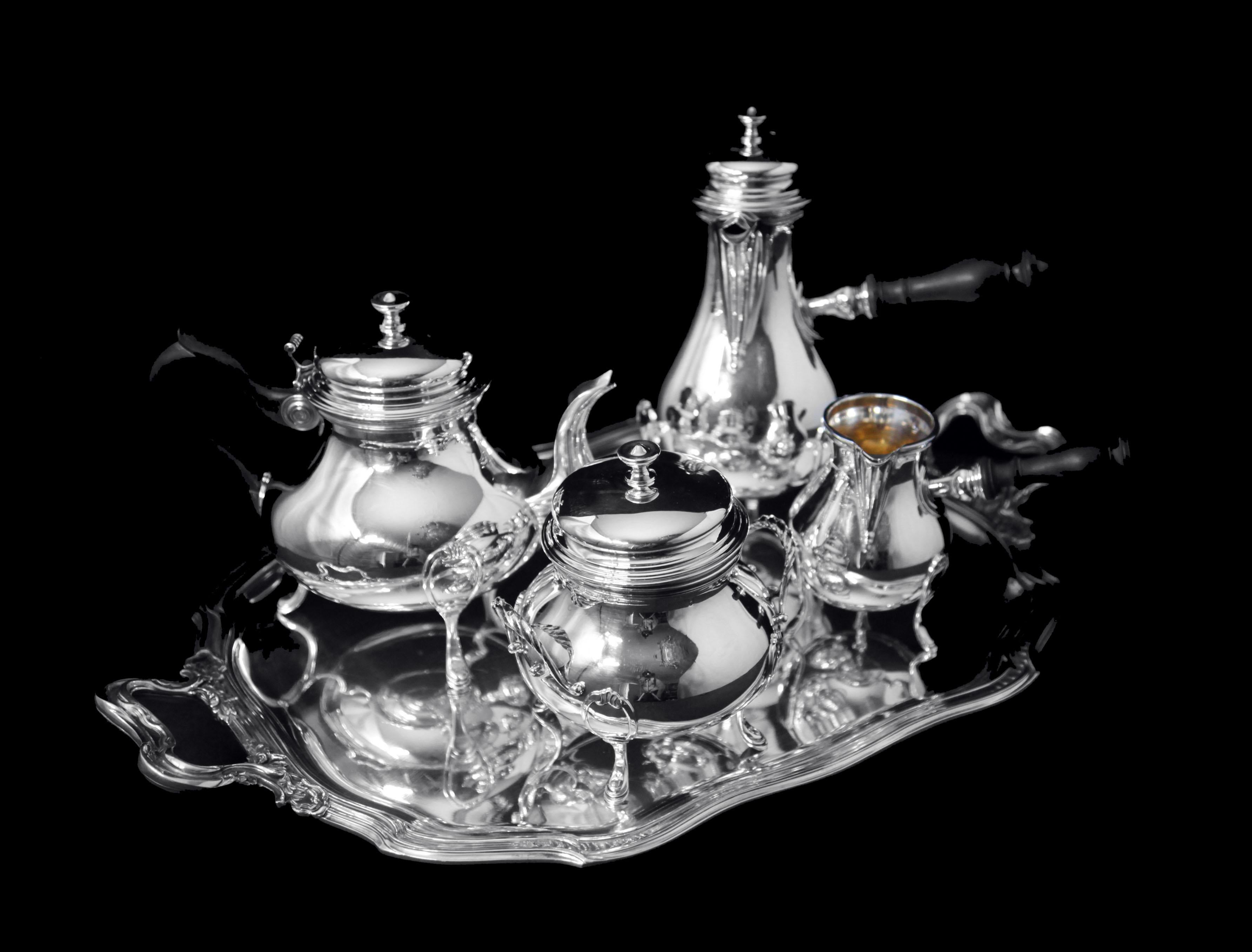 Direttamente da una villa privata di Parigi, un magnifico 4 pezzi. Antique French 950 Sterling Silver and Vermeil Tea Set by France's Premier French Silversmith Jean-Baptiste Odiot e un vassoio da portata in argento sterling 950 dell'argentiere