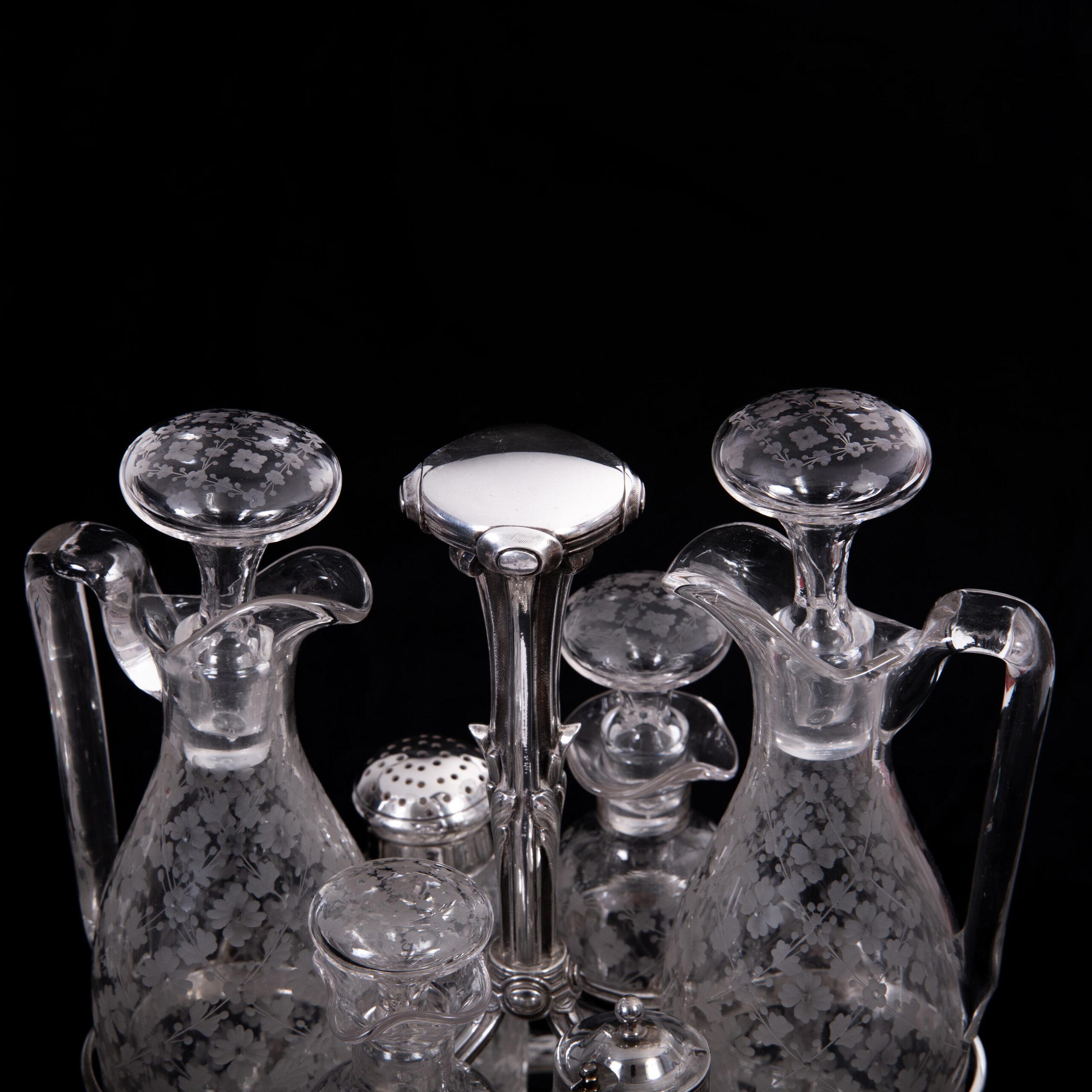 Belle Époque Odiot Paris 900/- silver cruet with original Glass inserts, 1894 For Sale