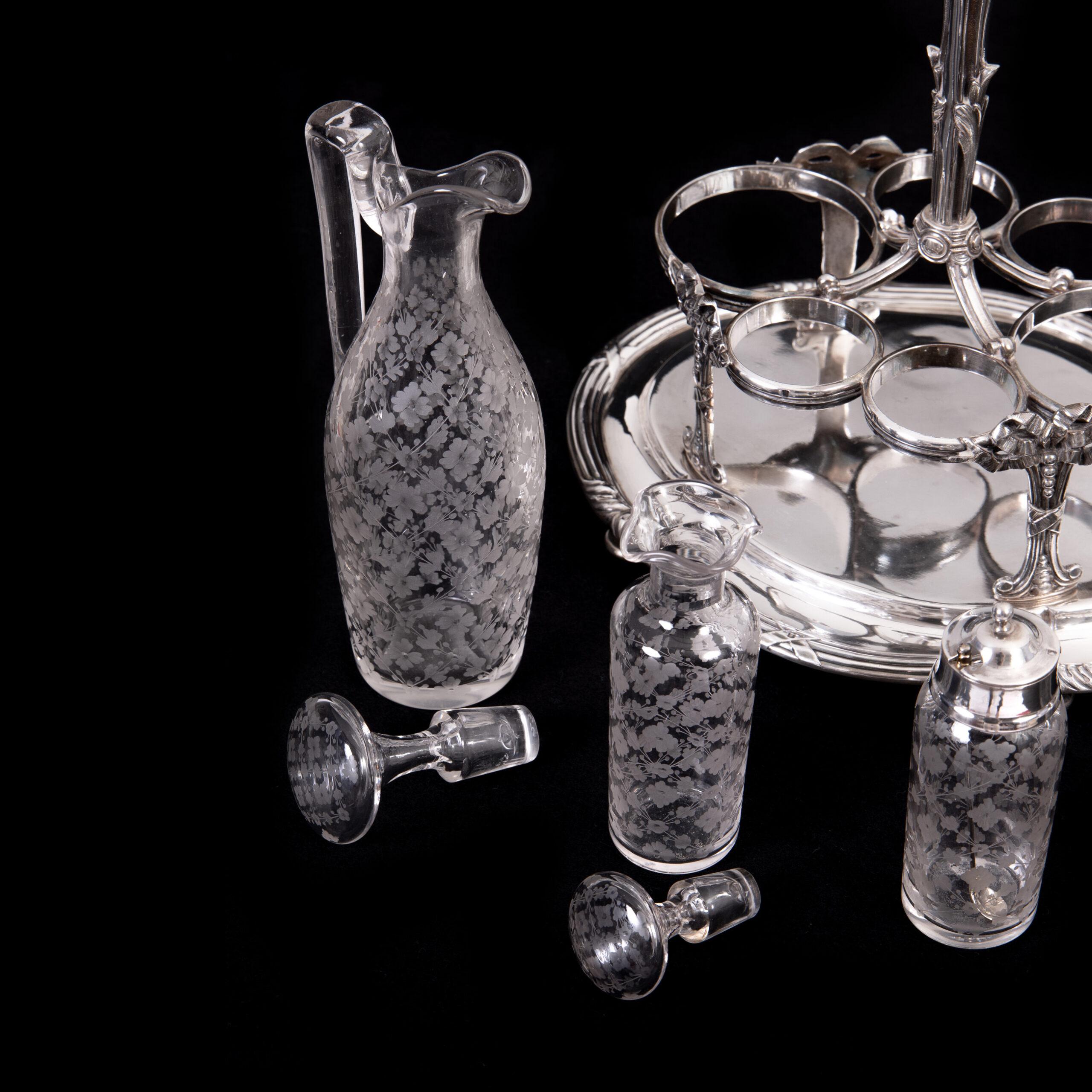19th Century Odiot Paris 900/- silver cruet with original Glass inserts, 1894 For Sale