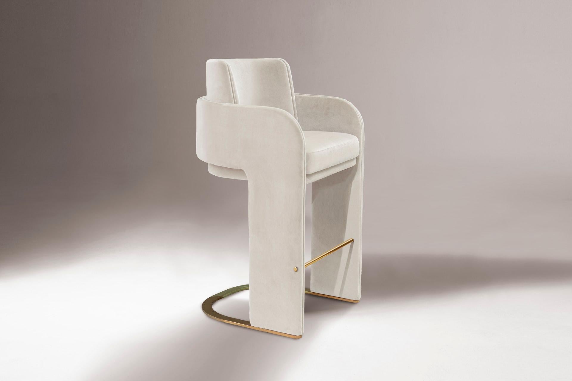 La chaise de comptoir Odisseia incarne l'esprit esthétique de l'ère spatiale, un nouveau type de luxe discret et de confort inspiré d'une ère futuriste créée par de nouvelles expériences visuelles et des concepts du futur. Cette pièce sans effort